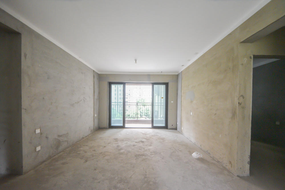 保利大都汇一期、二期  4室2厅2卫    135.0万