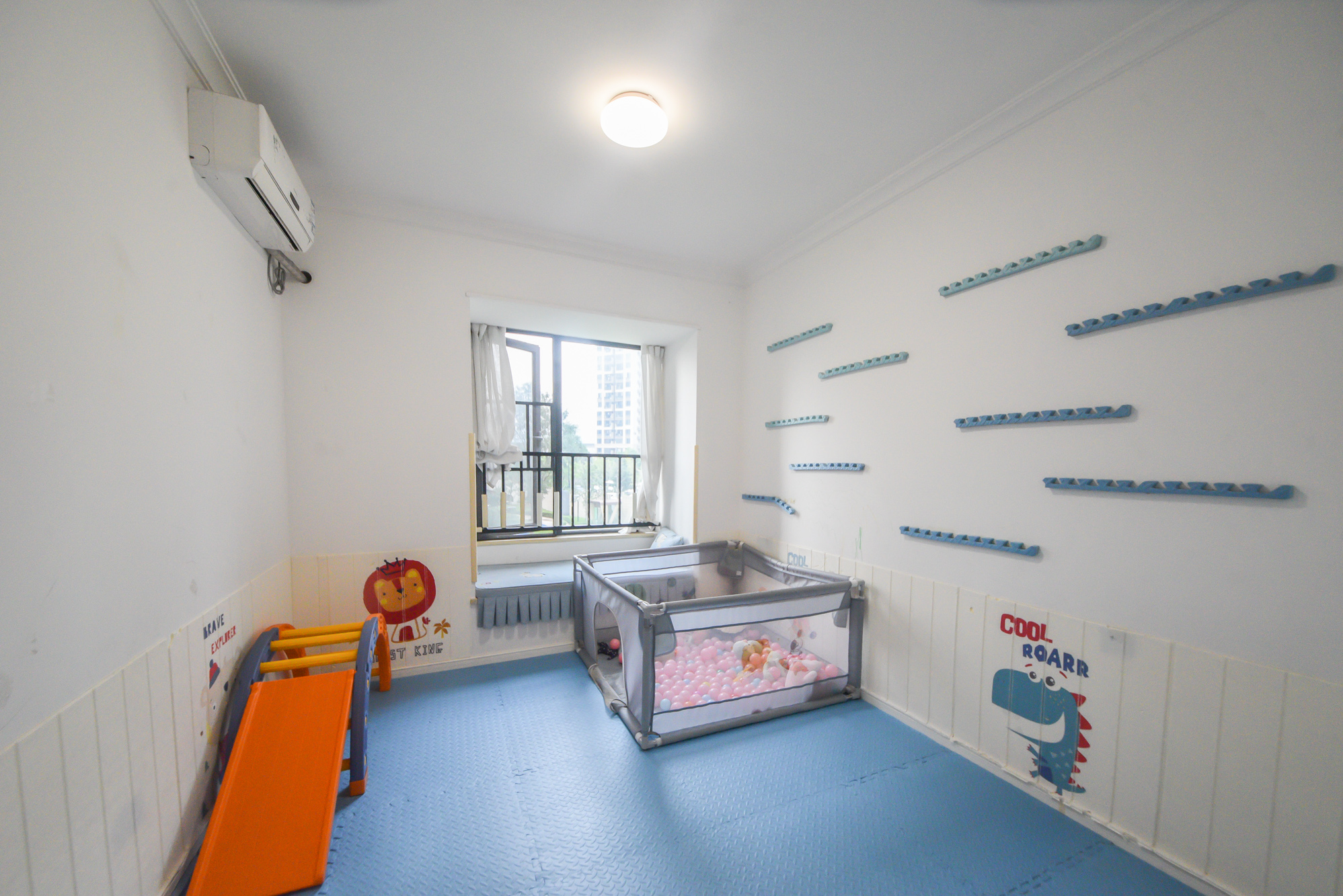 万科魅力之城锋镜里 4室2厅2卫 140.0万 万科魅力之城锋镜里 4室2厅2卫 140.0万卧室