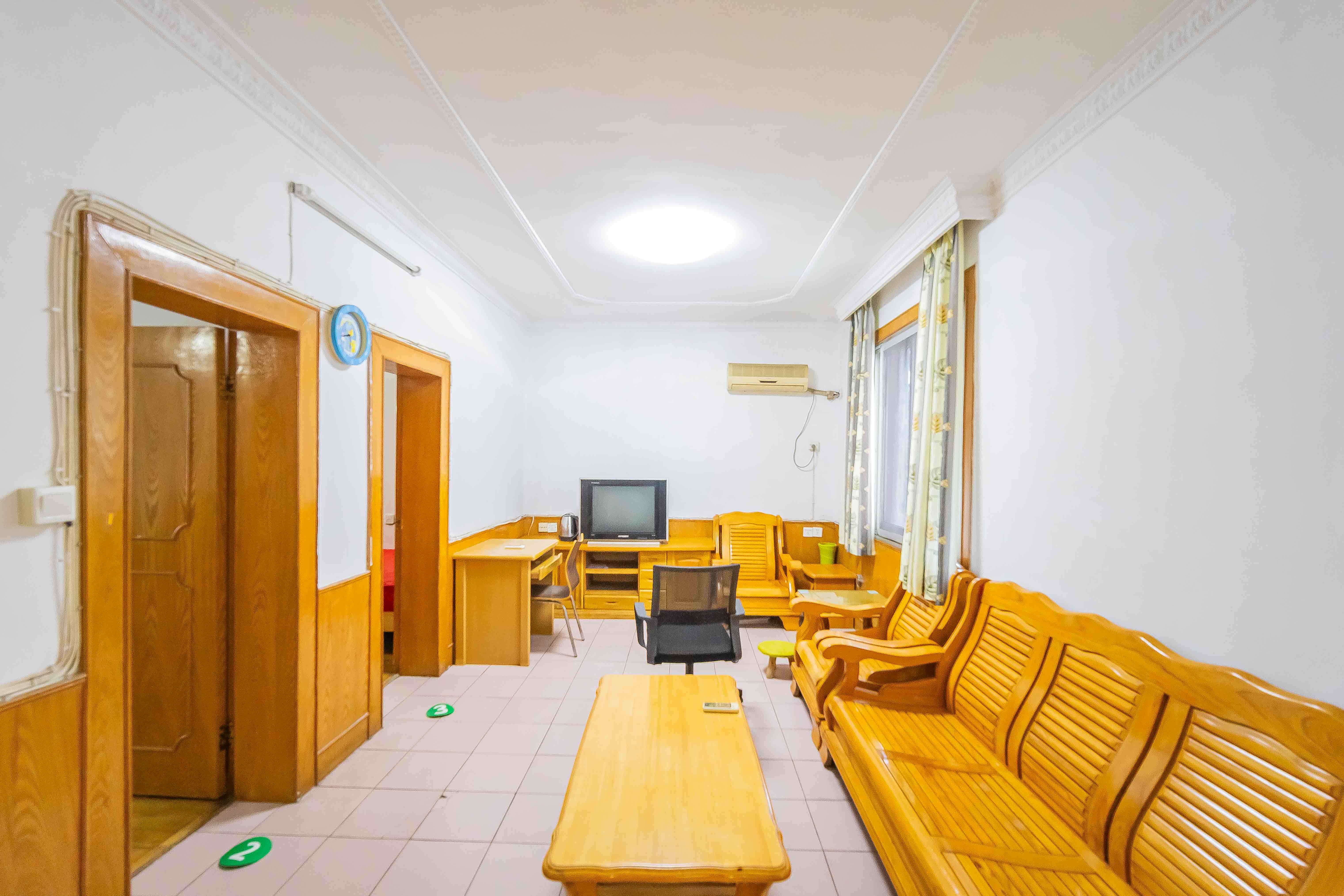 向东南社区 2室1厅1卫 29.9万 向东南社区 2室1厅1卫 29.9万客厅