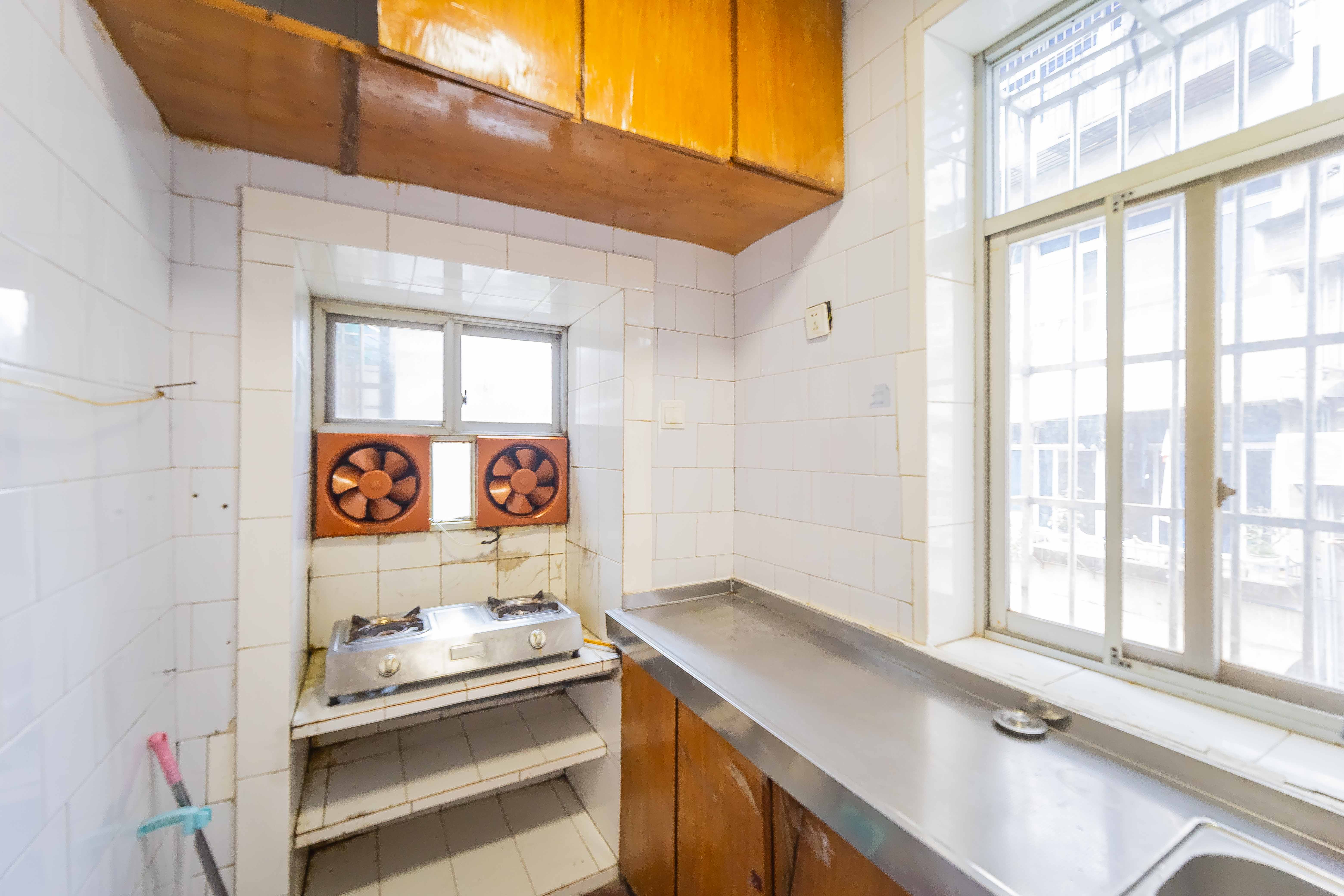 向东南社区 2室1厅1卫 29.9万 向东南社区 2室1厅1卫 29.9万厨房