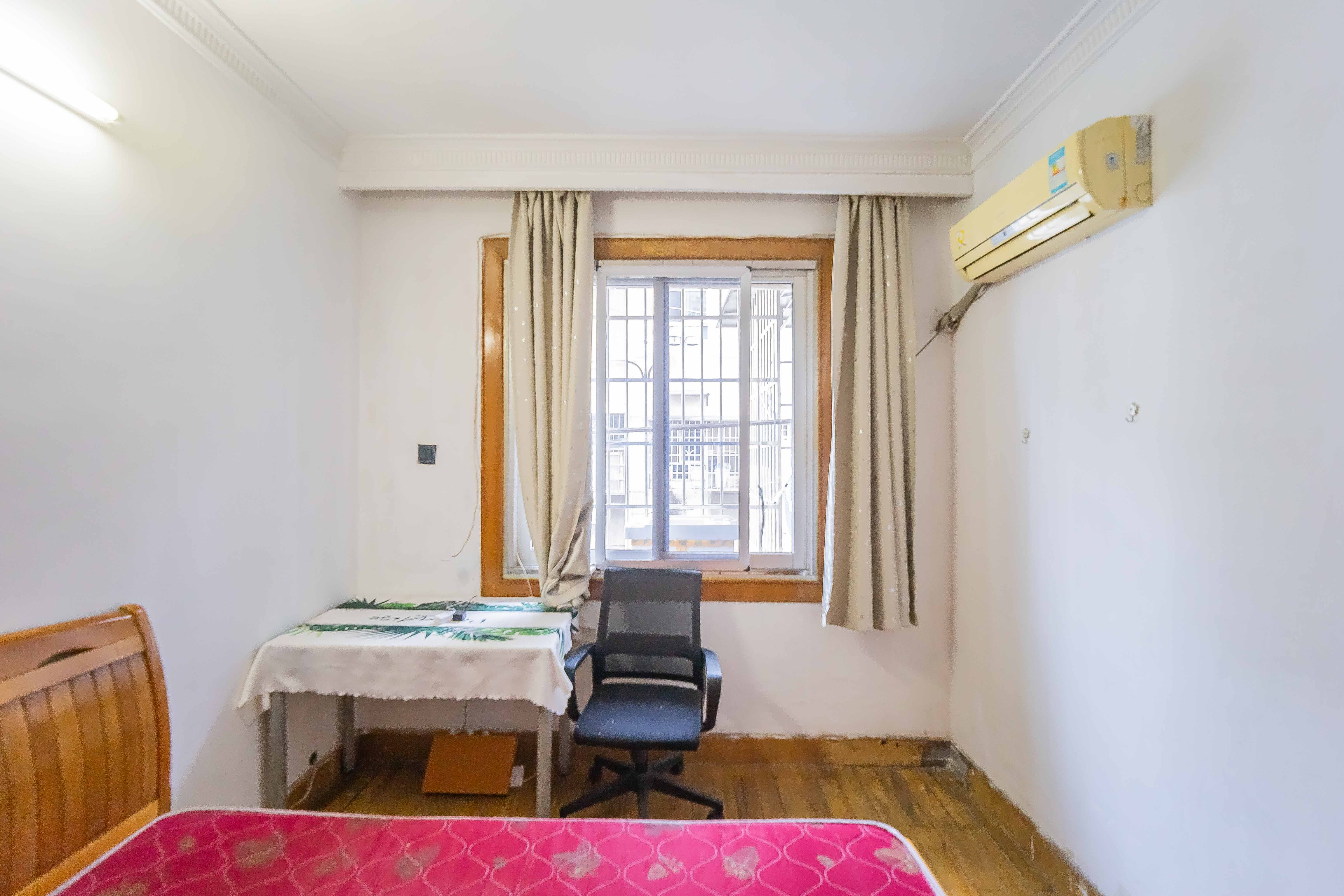 向东南社区 2室1厅1卫 29.9万 向东南社区 2室1厅1卫 29.9万卧室