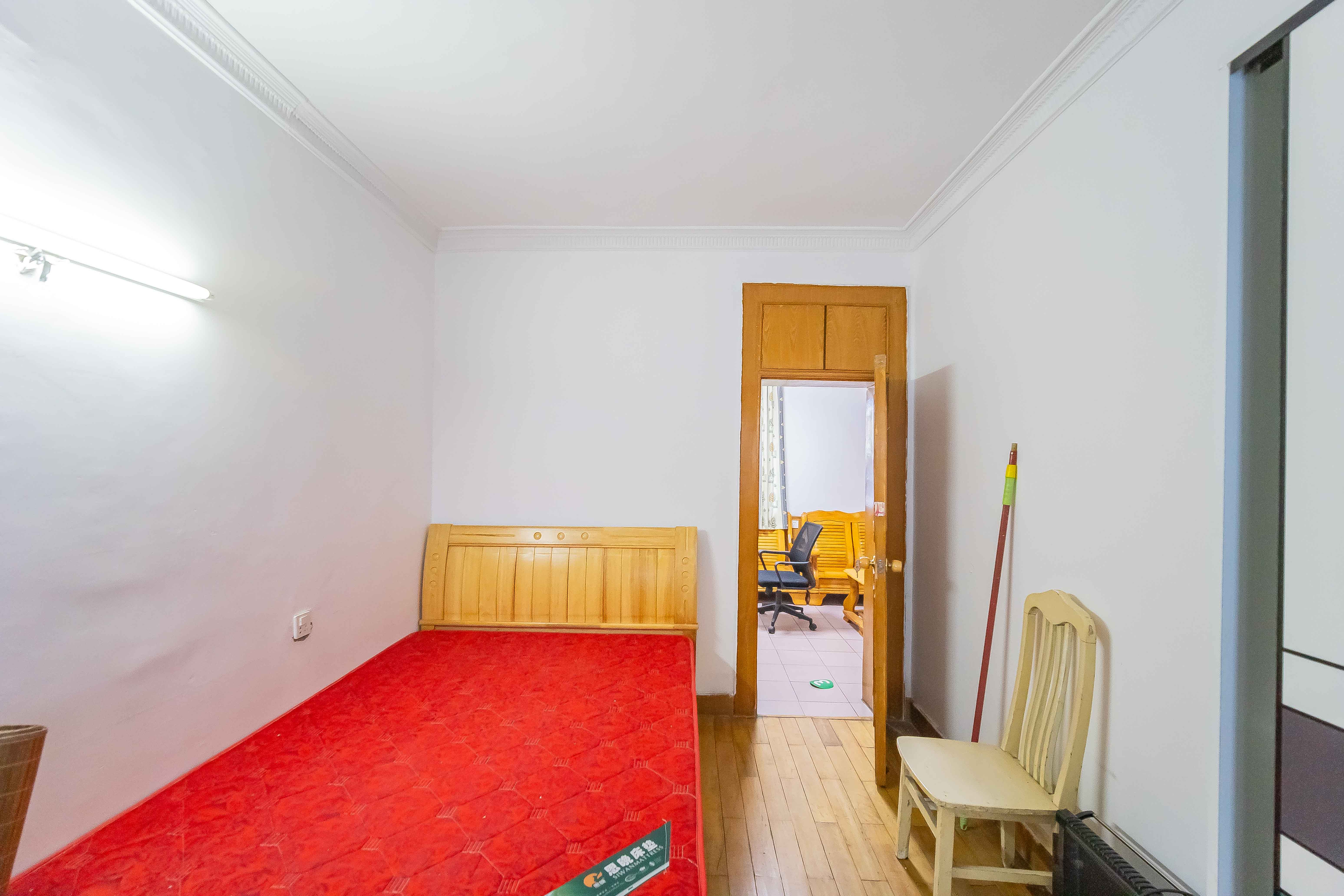 向东南社区 2室1厅1卫 29.9万 向东南社区 2室1厅1卫 29.9万卧室