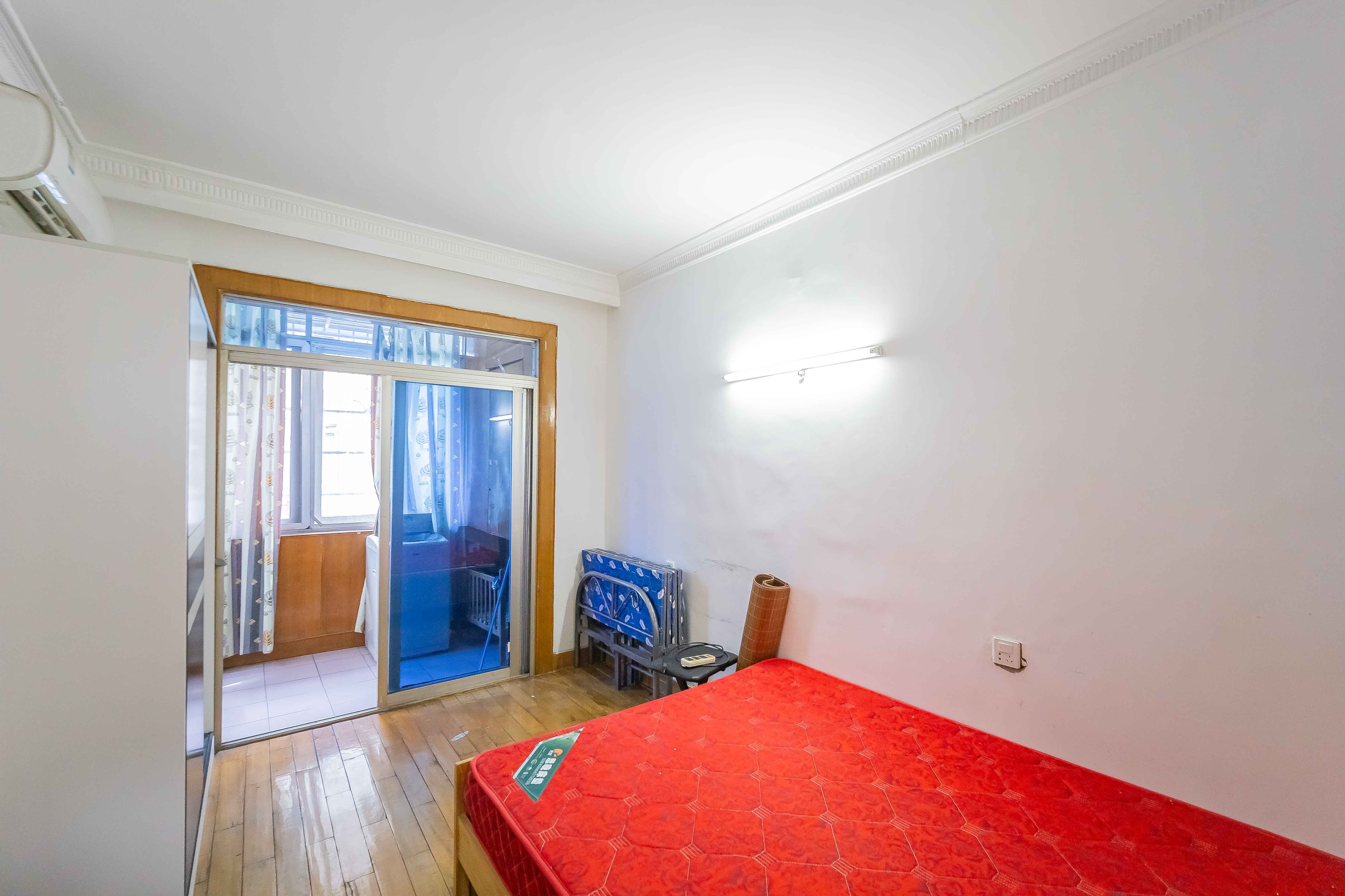 向东南社区 2室1厅1卫 29.9万 向东南社区 2室1厅1卫 29.9万卧室