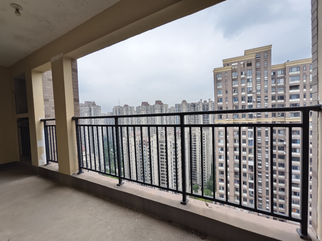 湘银星城  3室2厅2卫    63.8万 湘银星城  3室2厅2卫    63.8万室内图