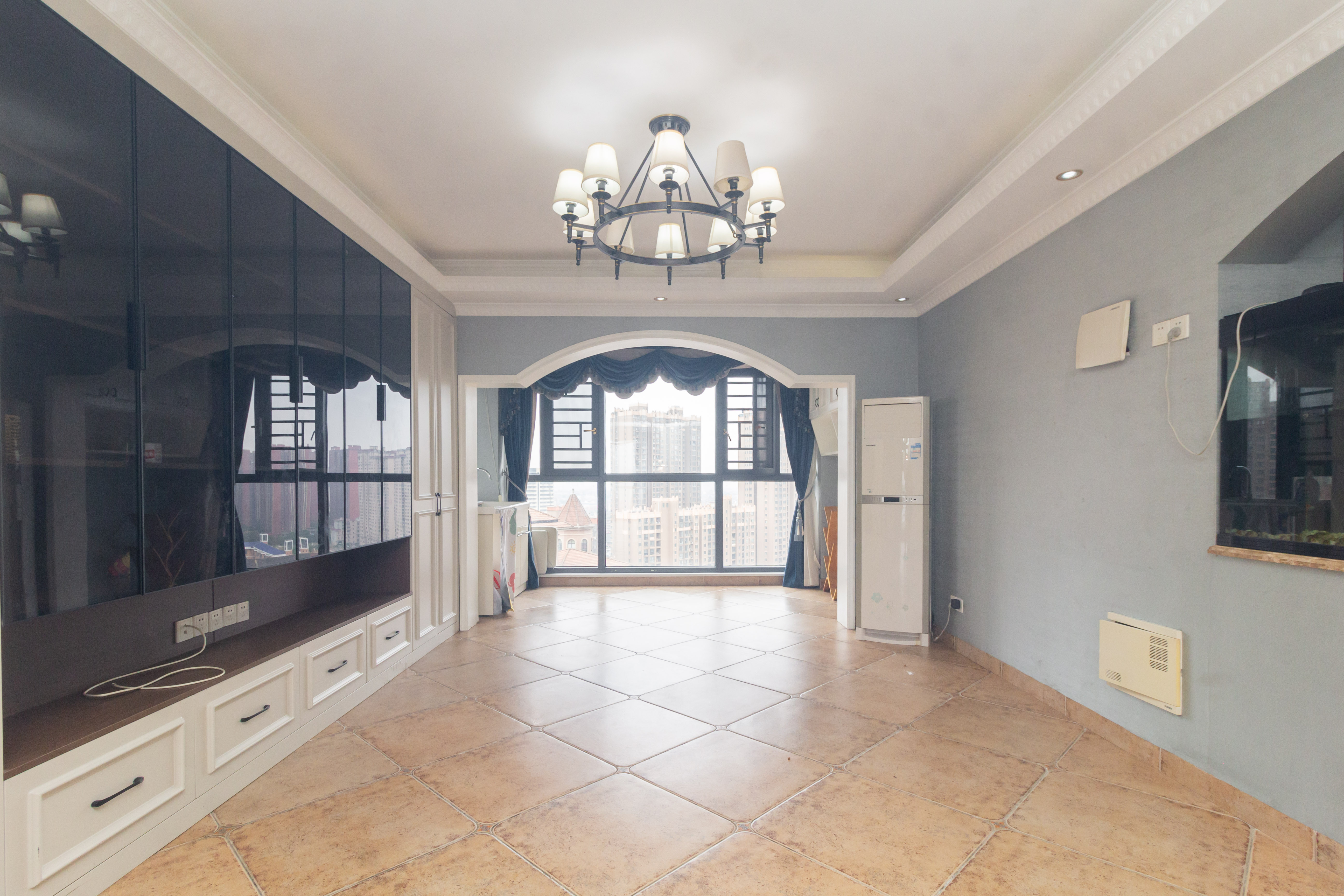 康桥长郡 4室2厅2卫 98.0万 康桥长郡 4室2厅2卫 98.0万客厅