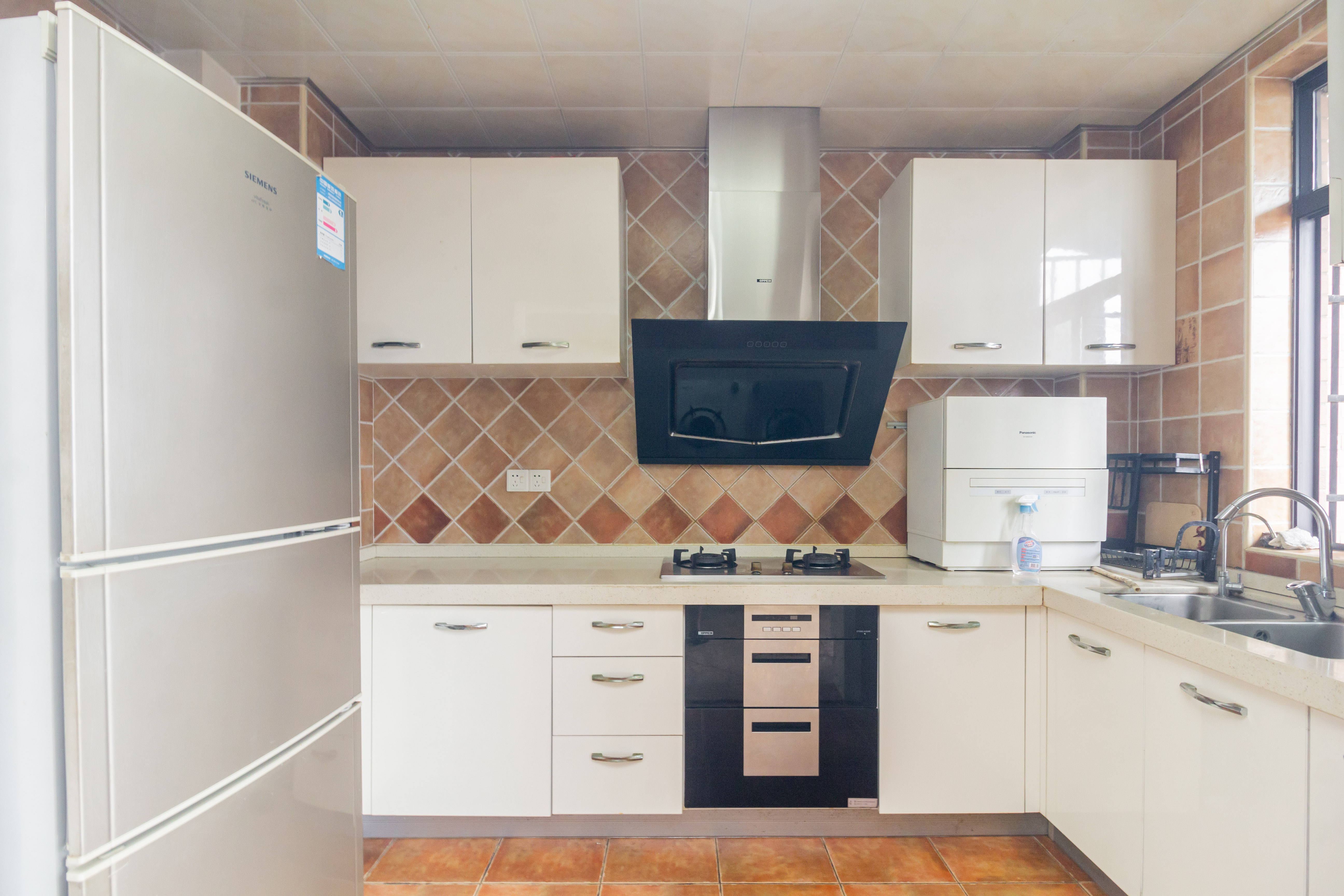 康桥长郡 4室2厅2卫 98.0万 康桥长郡 4室2厅2卫 98.0万厨房