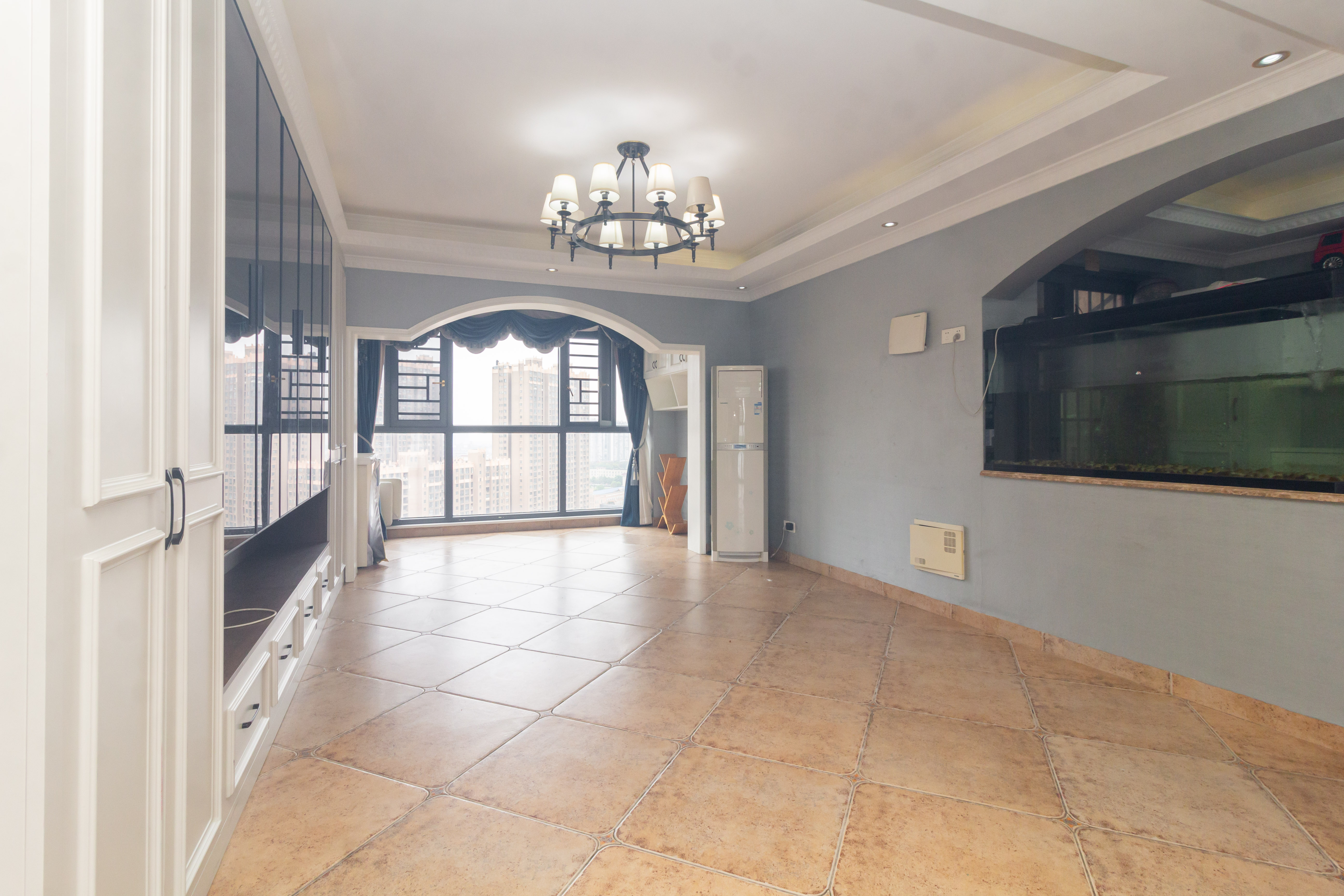 康桥长郡 4室2厅2卫 98.0万 康桥长郡 4室2厅2卫 98.0万客厅