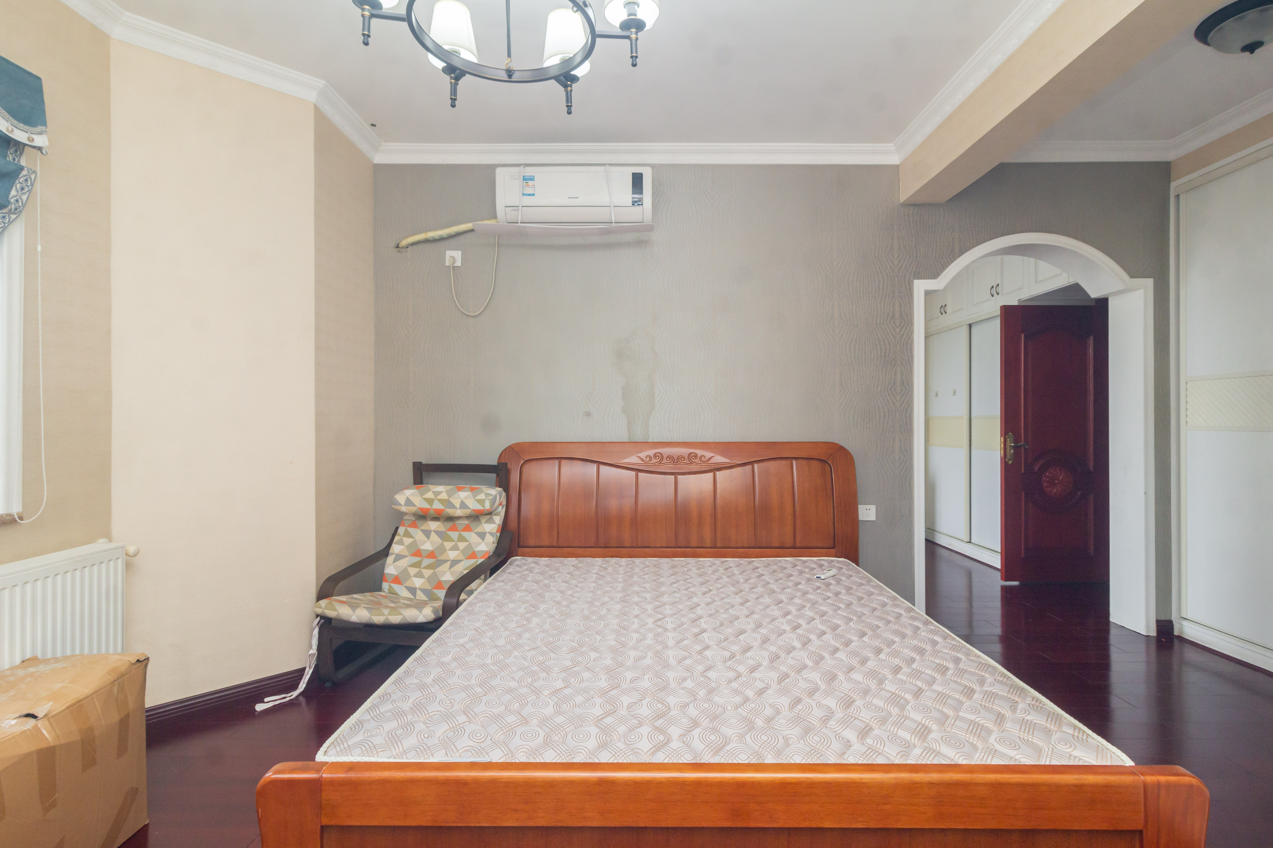 康桥长郡 4室2厅2卫 98.0万 康桥长郡 4室2厅2卫 98.0万卧室