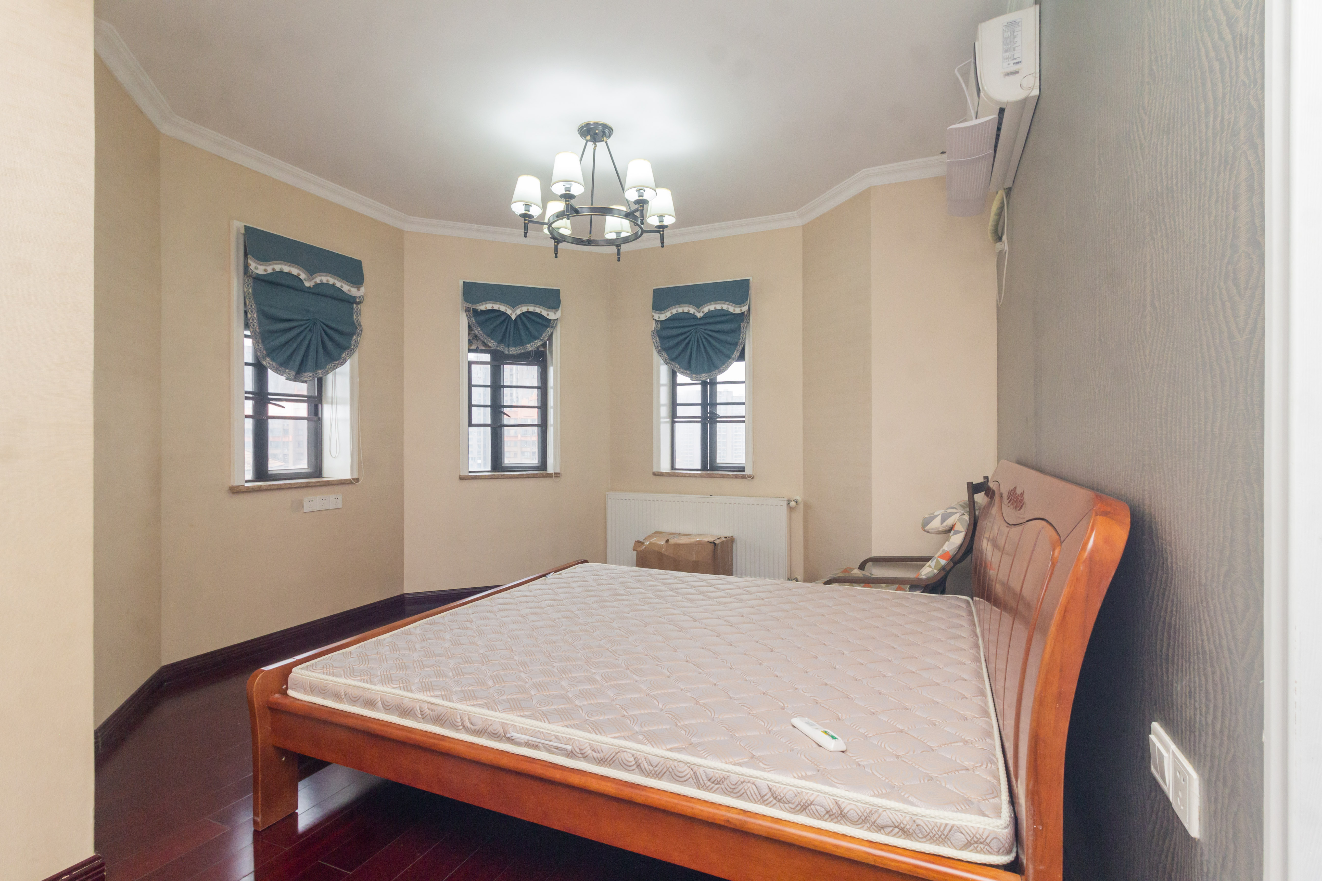 康桥长郡 4室2厅2卫 98.0万 康桥长郡 4室2厅2卫 98.0万卧室