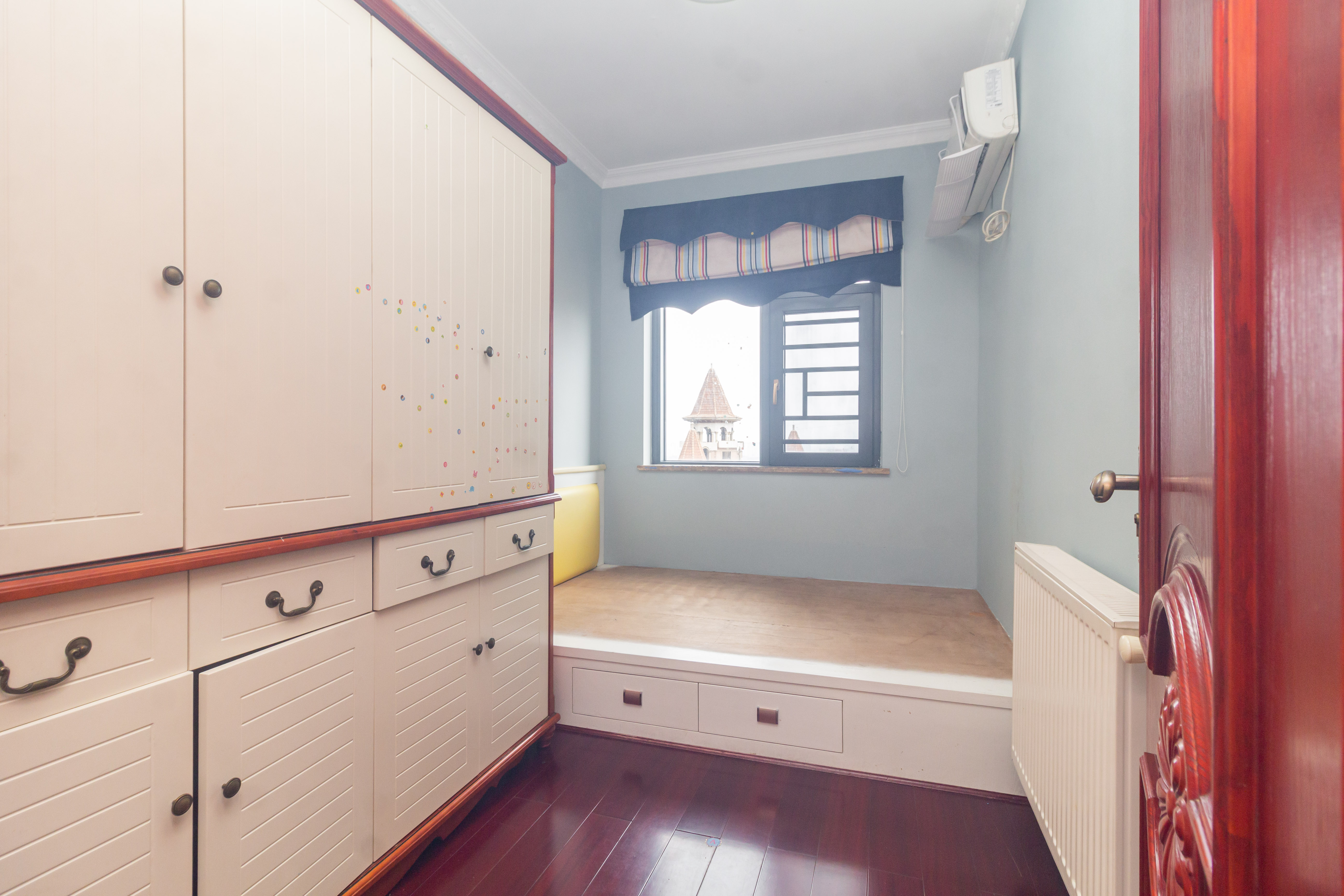 康桥长郡 4室2厅2卫 98.0万 康桥长郡 4室2厅2卫 98.0万卧室