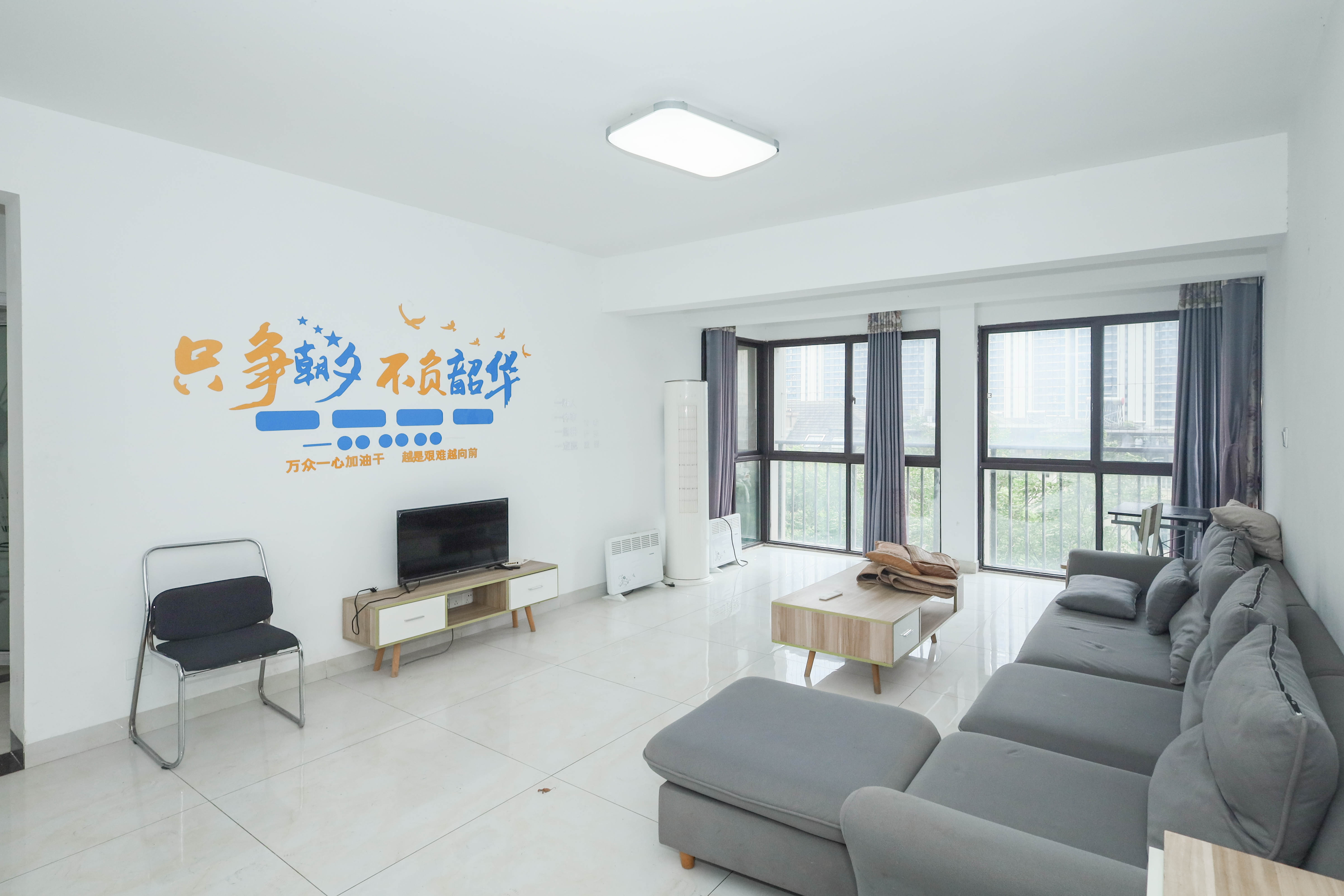 旭辉御府  3室2厅2卫   148.00万客厅