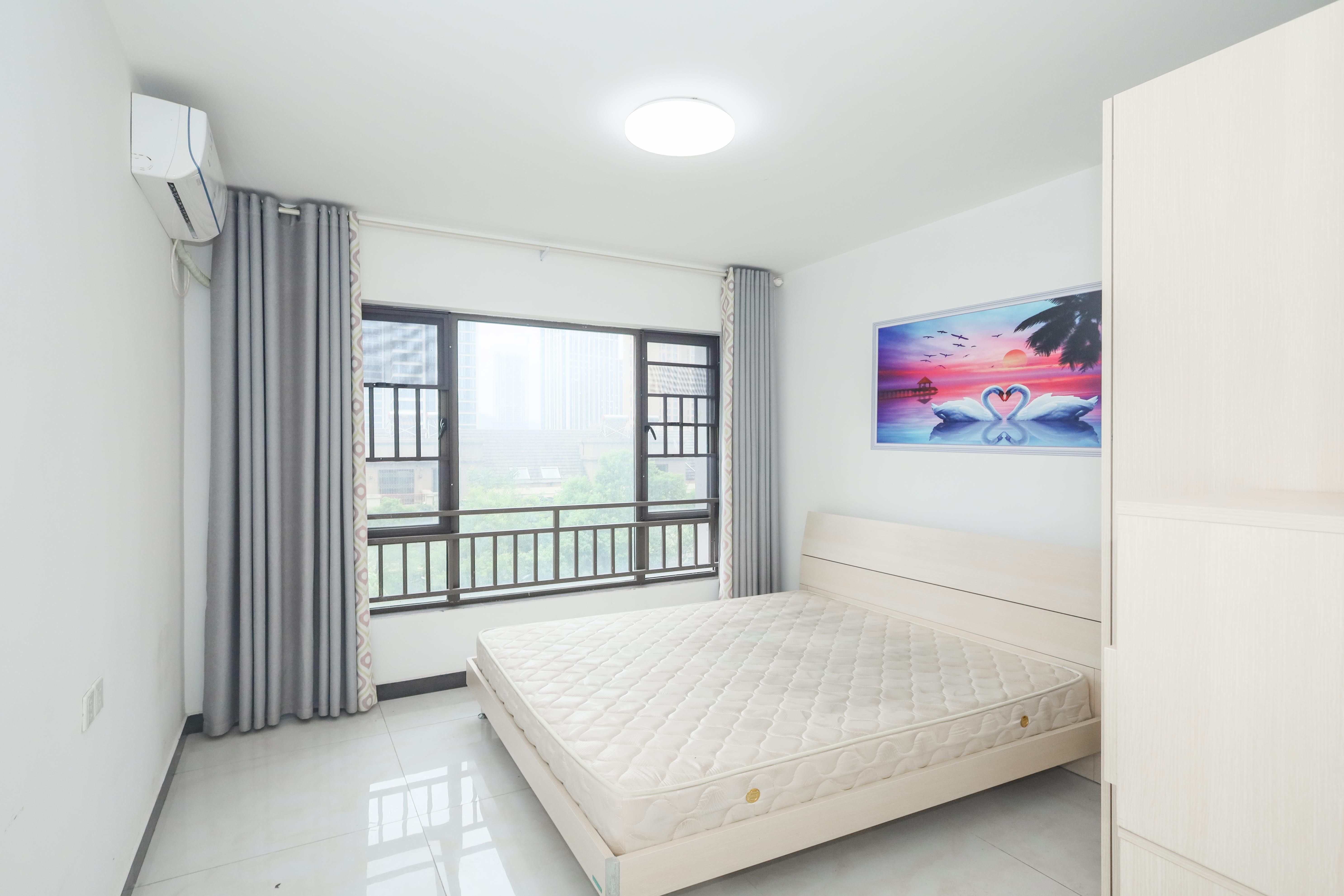 旭辉御府  3室2厅2卫   148.00万卧室