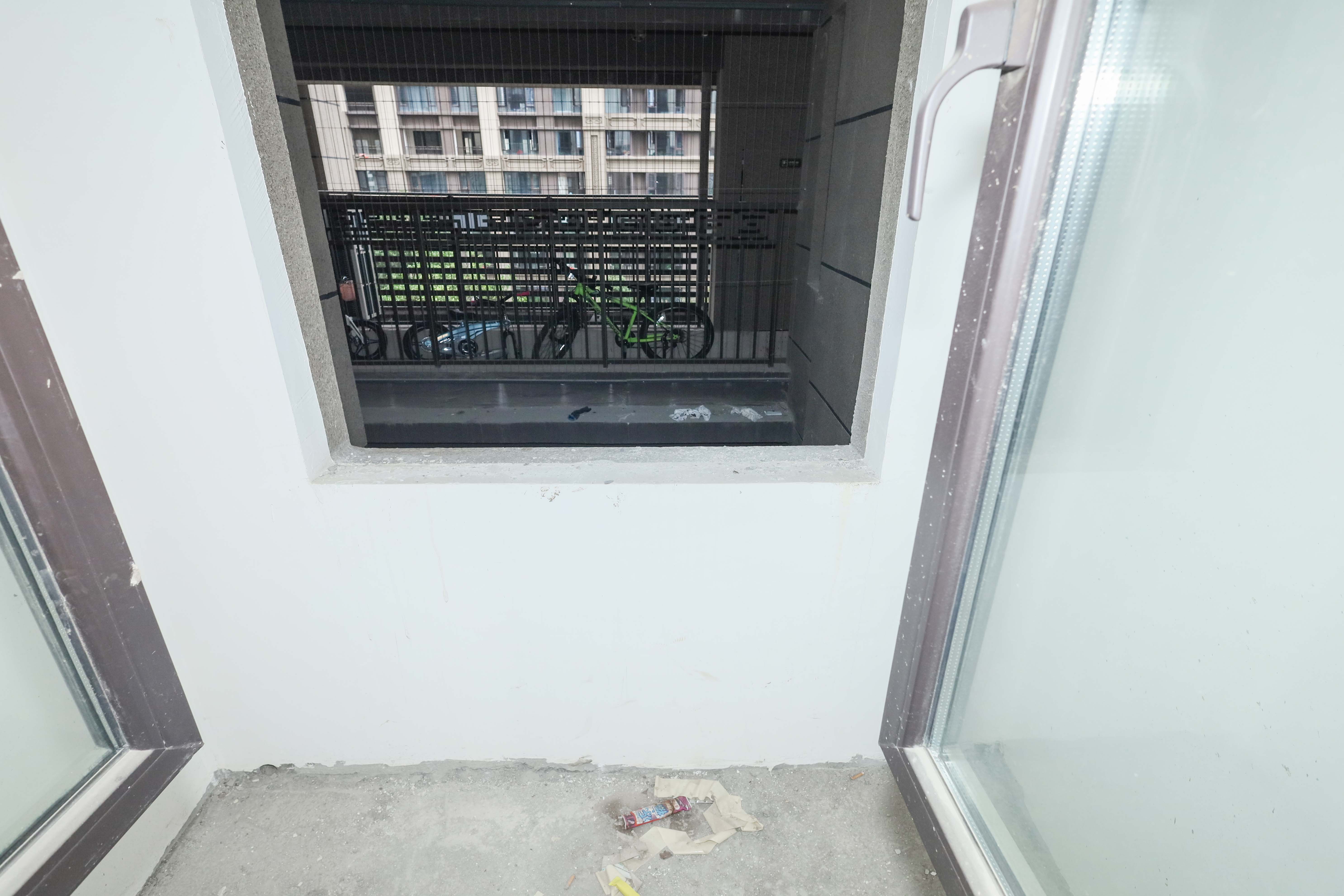 建发央著  4室2厅2卫   218.00万卫生间