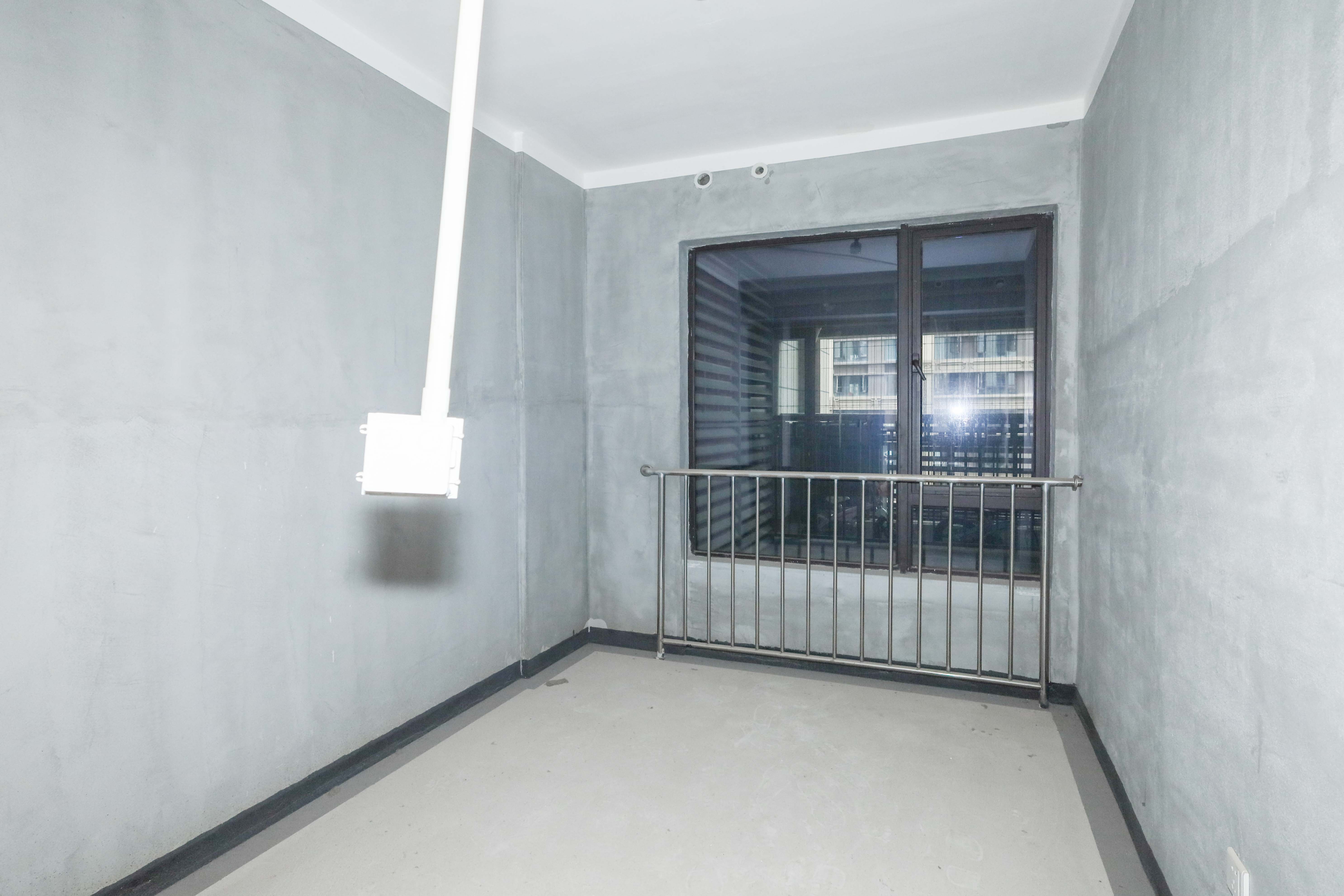 建发央著  4室2厅2卫   218.00万卧室