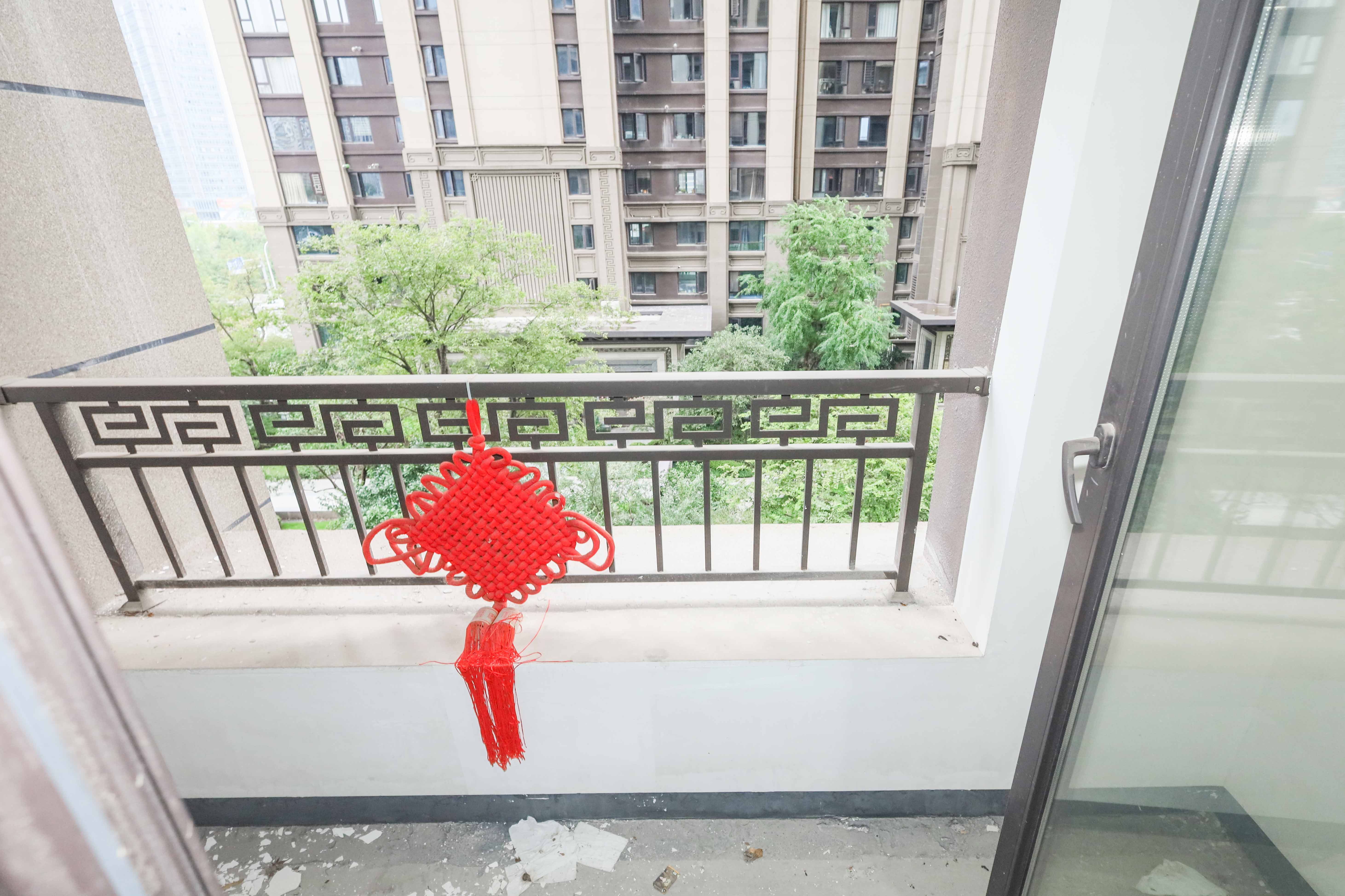 建发央著  4室2厅2卫   218.00万阳台