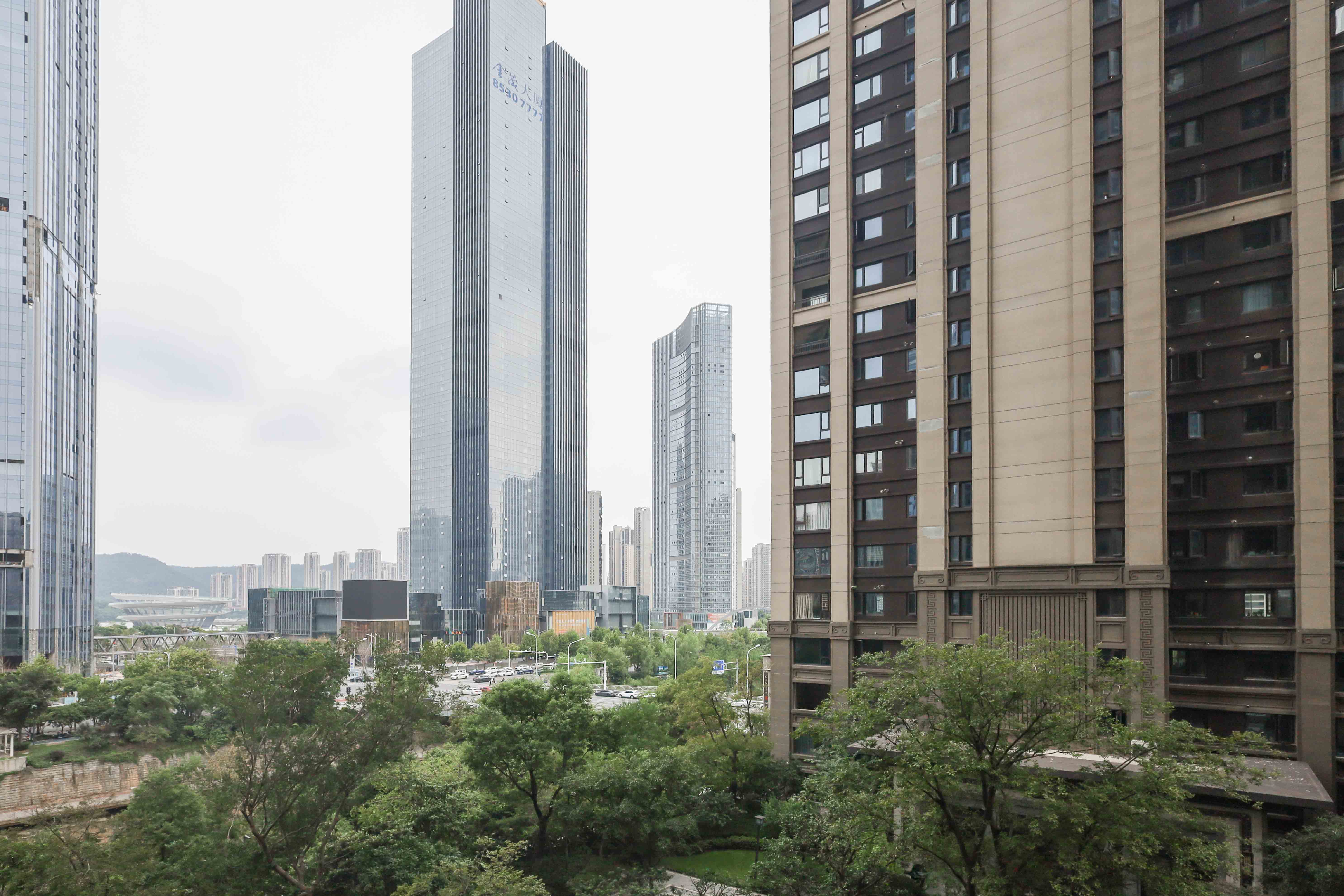 建发央著  4室2厅2卫   218.00万阳台