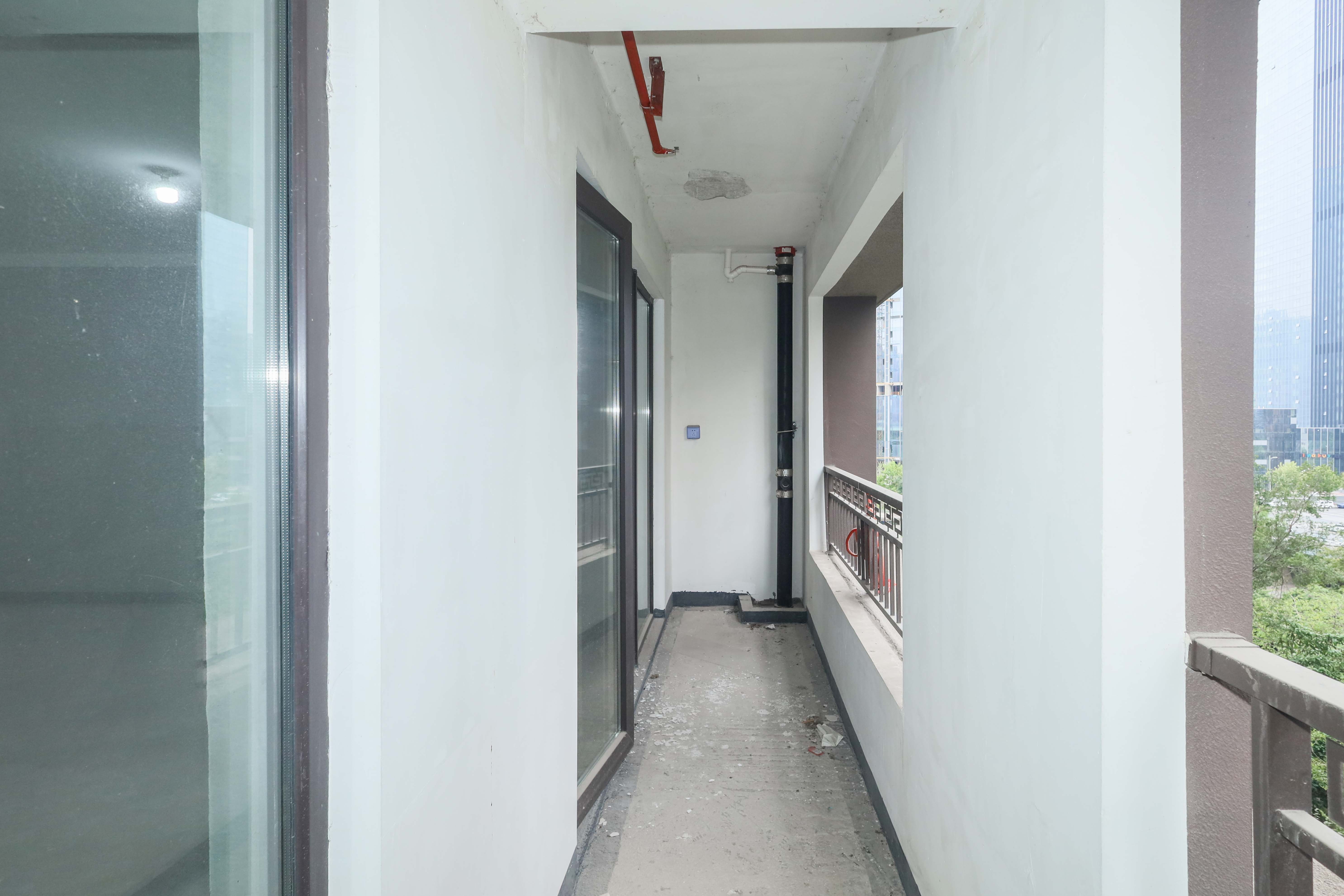建发央著  4室2厅2卫   218.00万阳台