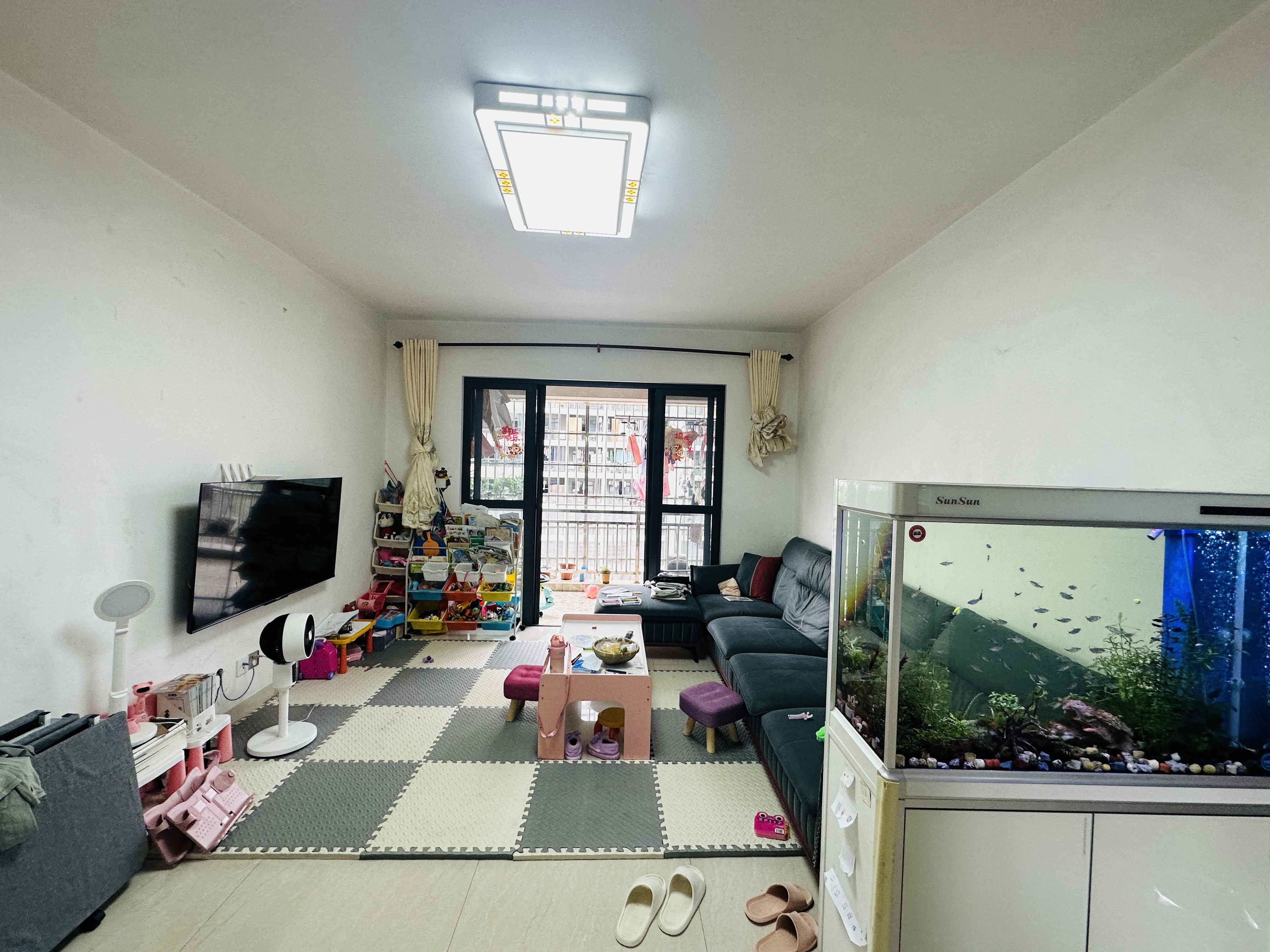 长霖繁华里 2室2厅1卫 186.00万 长霖繁华里 2室2厅1卫 186.00万客厅