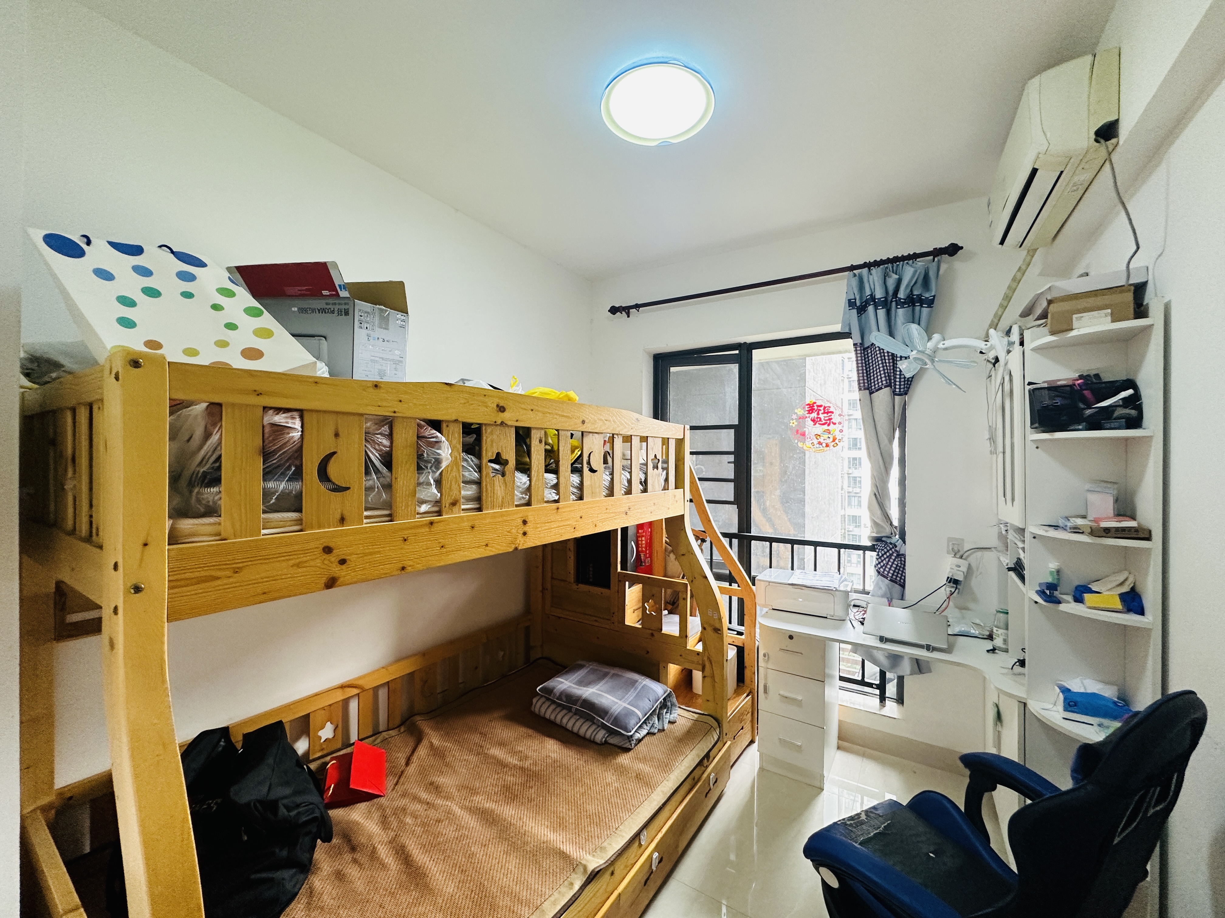 长霖繁华里 2室2厅1卫 186.00万 长霖繁华里 2室2厅1卫 186.00万卧室