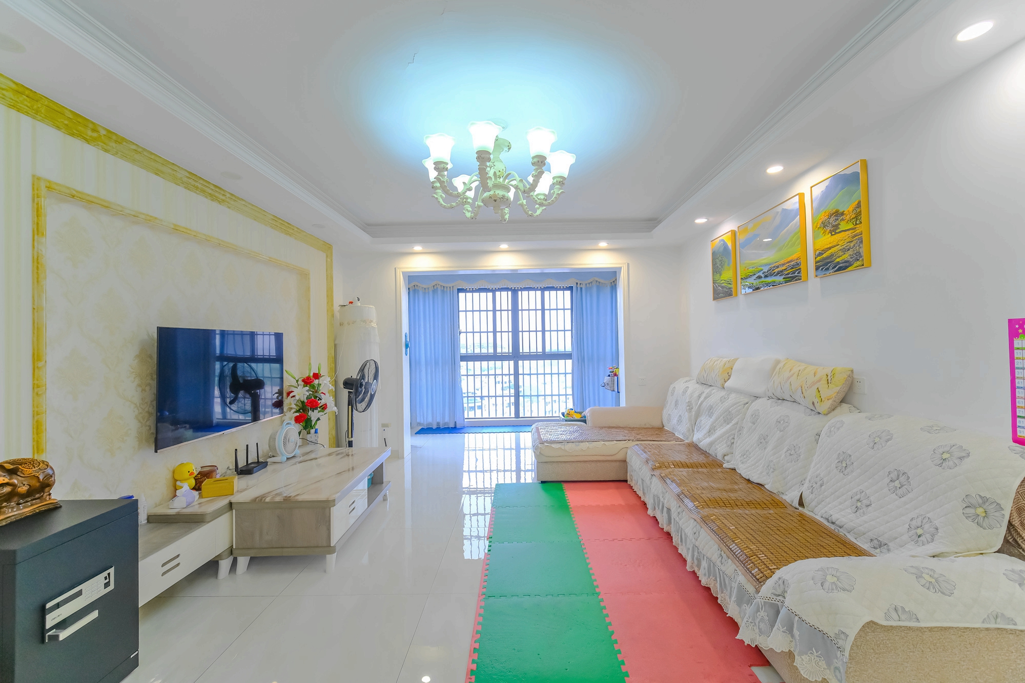 丰源国际 3室2厅2卫 80.0万 丰源国际 3室2厅2卫 80.0万客厅