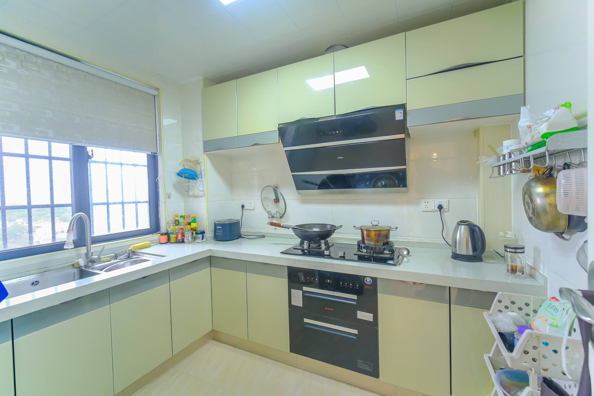 丰源国际 3室2厅2卫 80.0万 丰源国际 3室2厅2卫 80.0万厨房