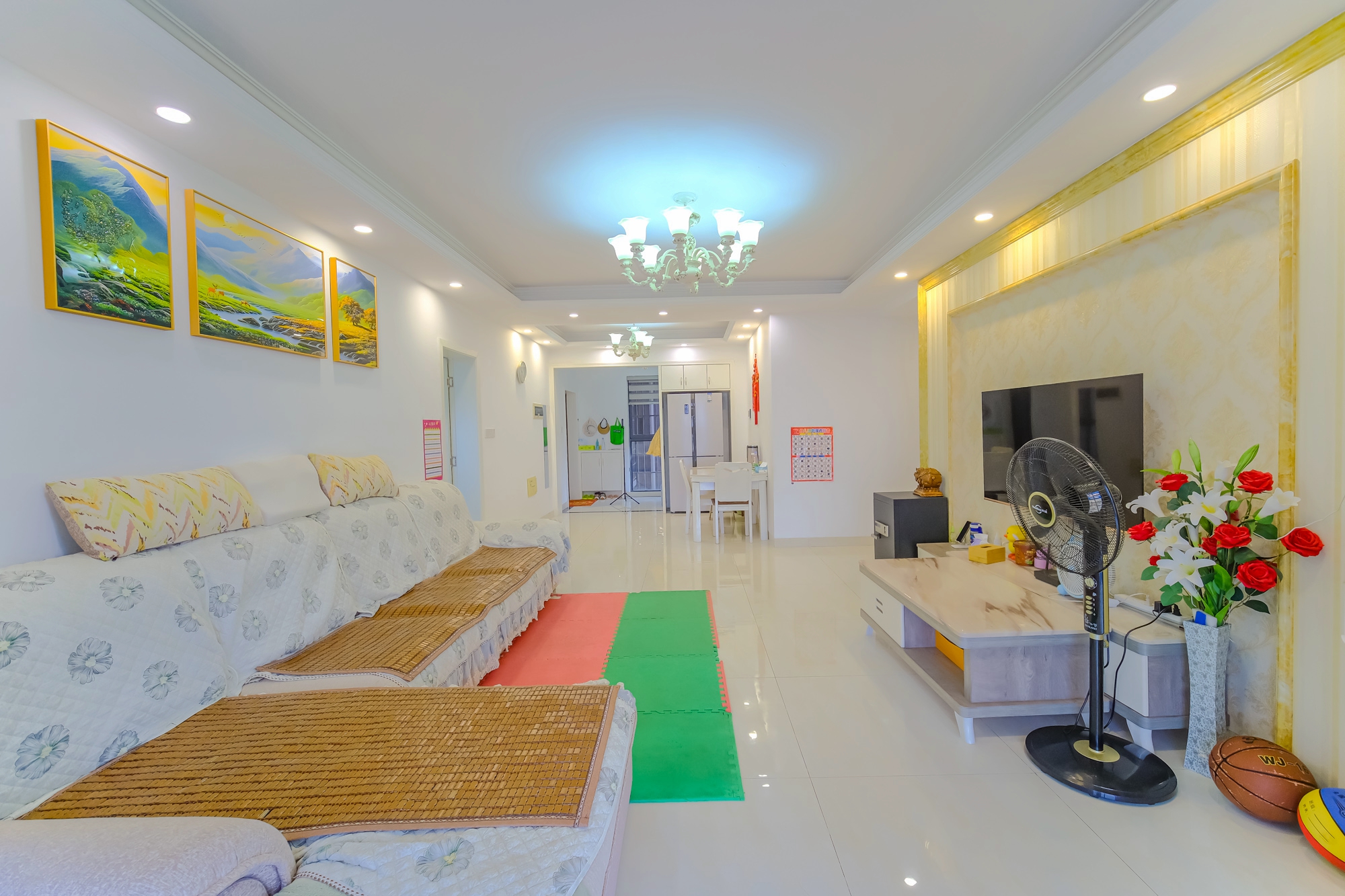 丰源国际 3室2厅2卫 80.0万 丰源国际 3室2厅2卫 80.0万客厅