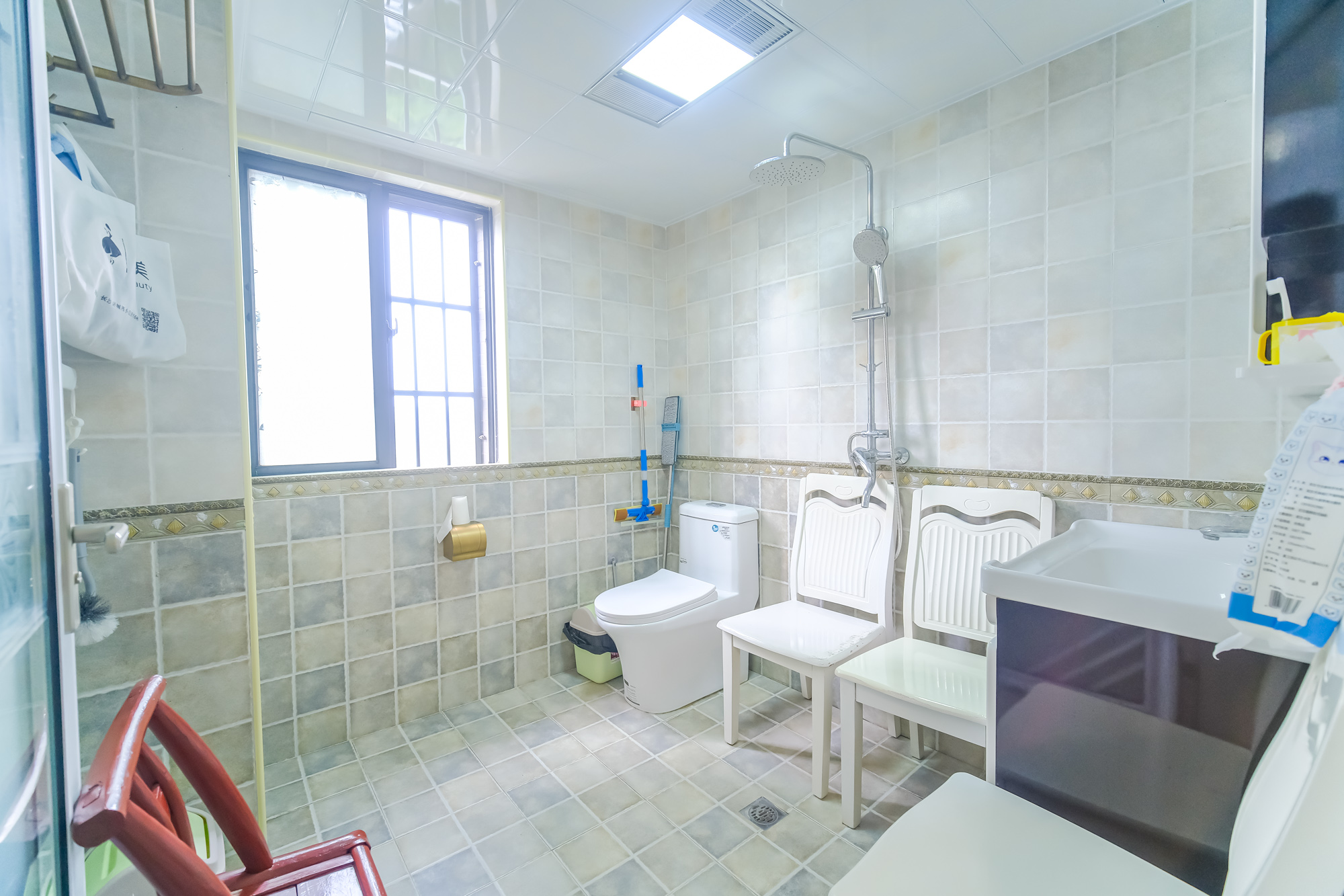 丰源国际 3室2厅2卫 80.0万 丰源国际 3室2厅2卫 80.0万卫生间