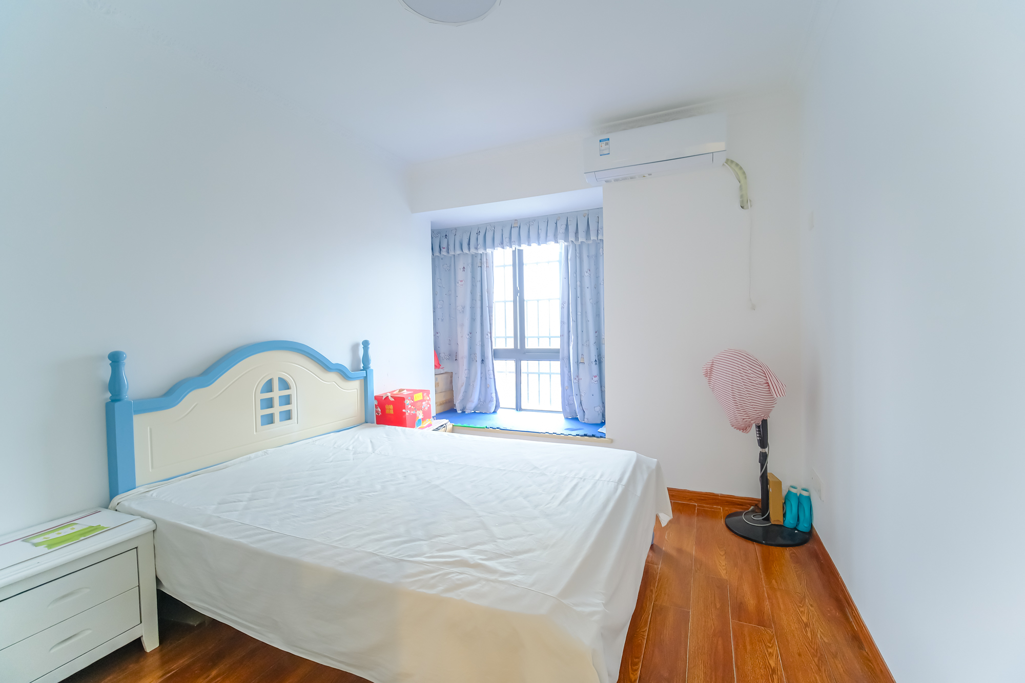 丰源国际 3室2厅2卫 80.0万 丰源国际 3室2厅2卫 80.0万卧室