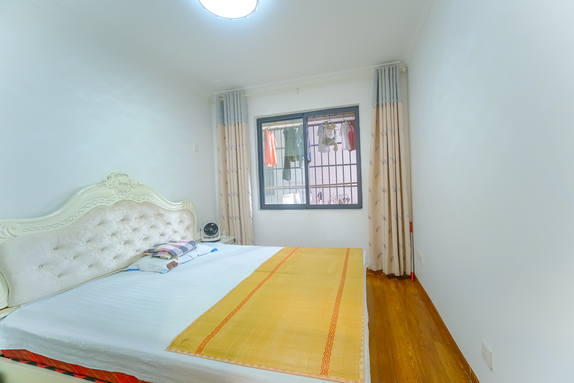 丰源国际 3室2厅2卫 80.0万 丰源国际 3室2厅2卫 80.0万卧室