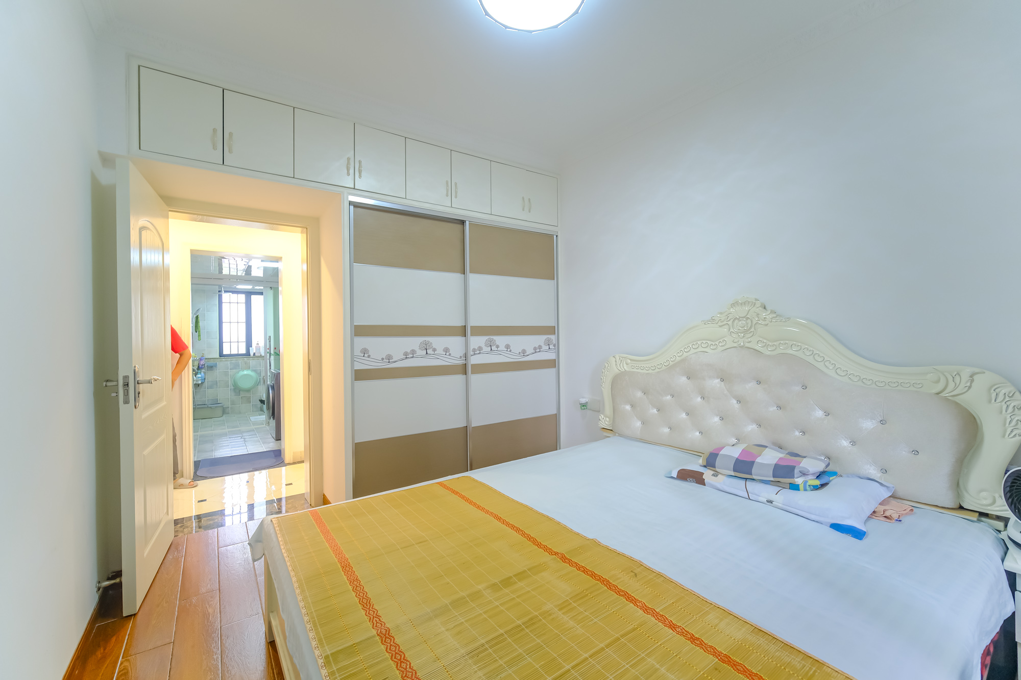 丰源国际 3室2厅2卫 80.0万 丰源国际 3室2厅2卫 80.0万卧室