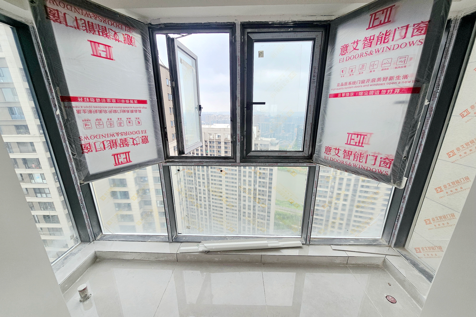 阳光城尚东湾凌云府  4室2厅2卫    148.0万阳台