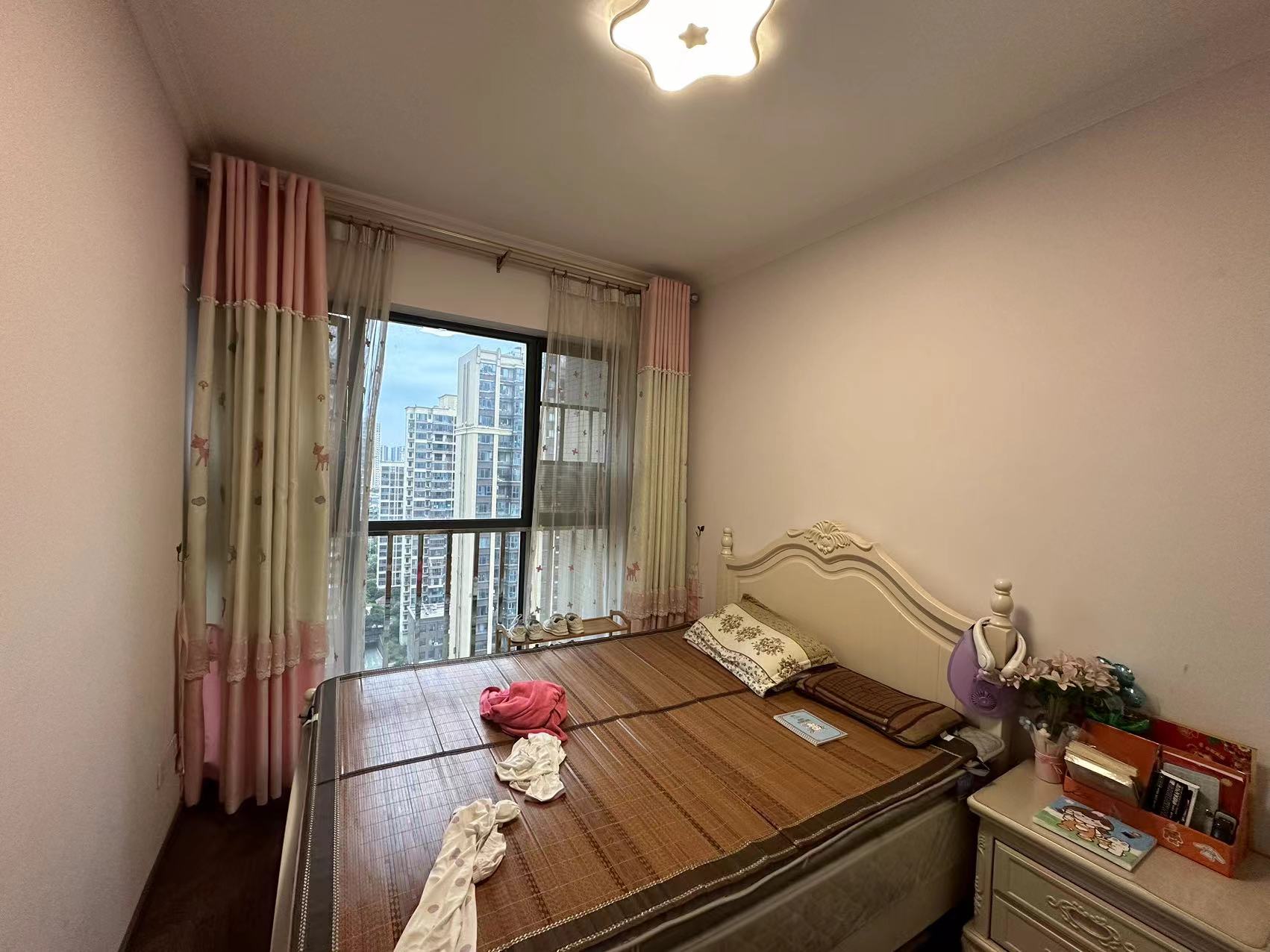 春藤小镇  4室2厅2卫    90.0万 春藤小镇  4室2厅2卫    90.0万室内图