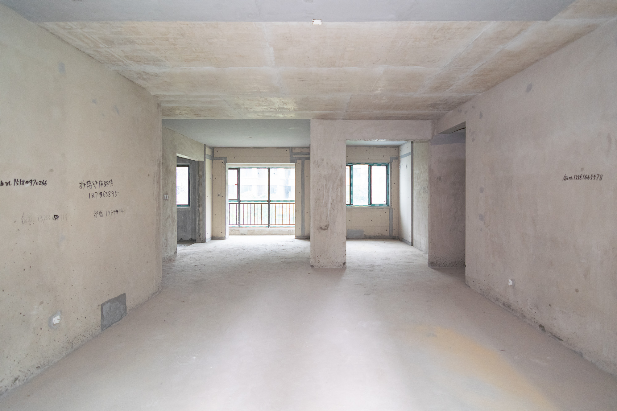 润和谷山郡(悦禧山庄水榭花都) 5室2厅1卫 139.8万 润和谷山郡(悦禧山庄水榭花都) 5室2厅1卫 139.8万客厅