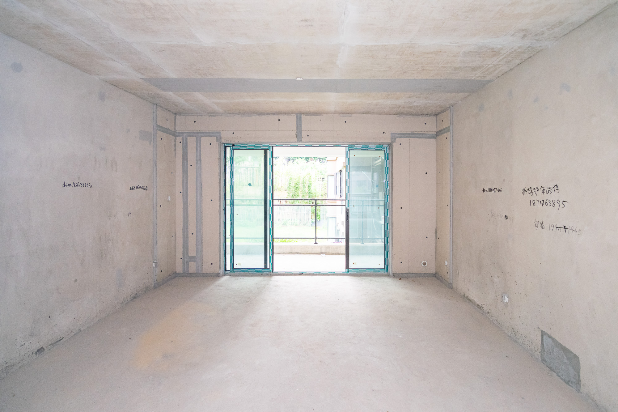 润和谷山郡(悦禧山庄水榭花都) 5室2厅1卫 139.8万 润和谷山郡(悦禧山庄水榭花都) 5室2厅1卫 139.8万客厅