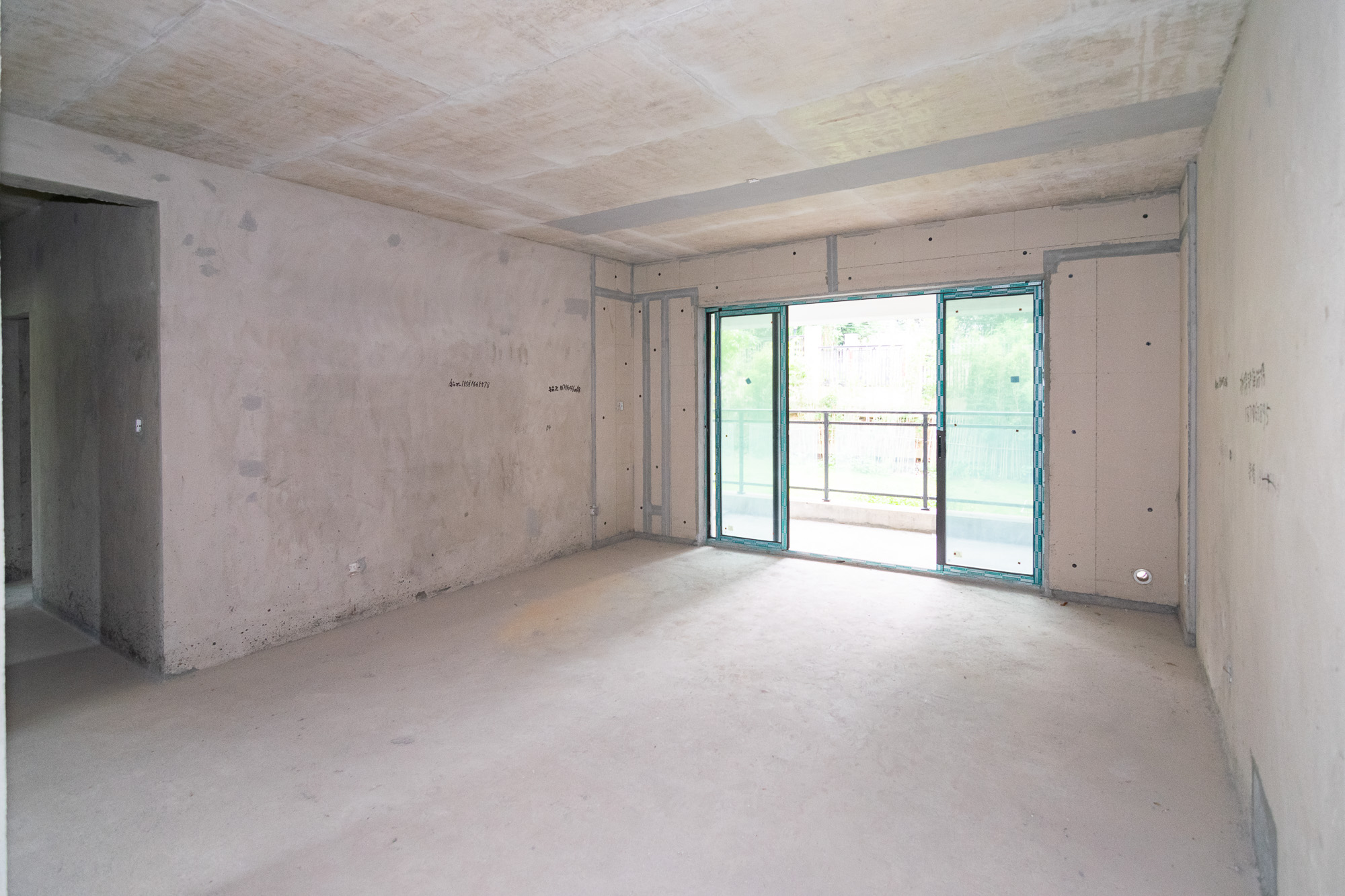 润和谷山郡(悦禧山庄水榭花都) 5室2厅1卫 139.8万 润和谷山郡(悦禧山庄水榭花都) 5室2厅1卫 139.8万客厅