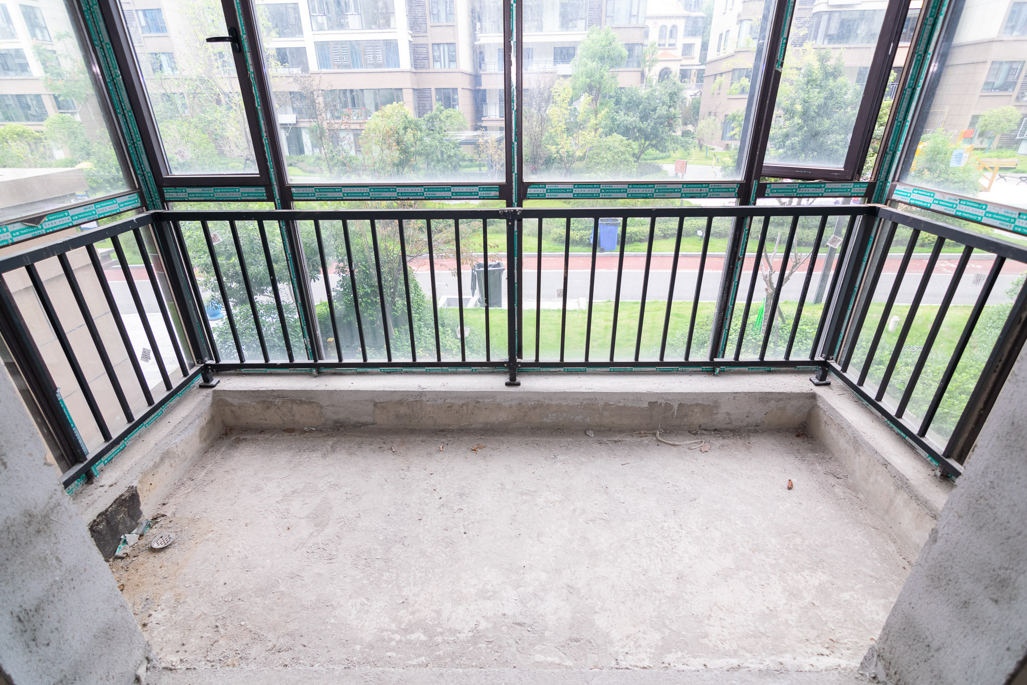 润和谷山郡(悦禧山庄水榭花都) 5室2厅1卫 139.8万 润和谷山郡(悦禧山庄水榭花都) 5室2厅1卫 139.8万阳台