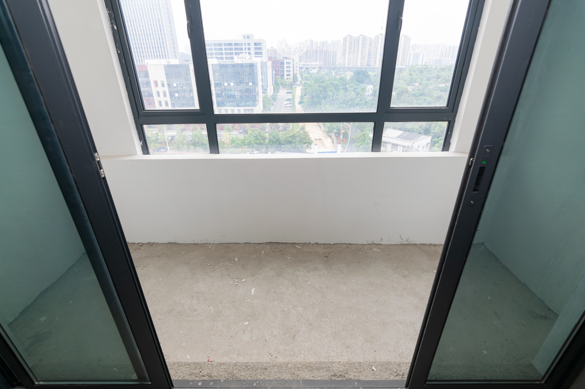 荣盛岳麓峰景 3室2厅1卫 59.0万 荣盛岳麓峰景 3室2厅1卫 59.0万阳台