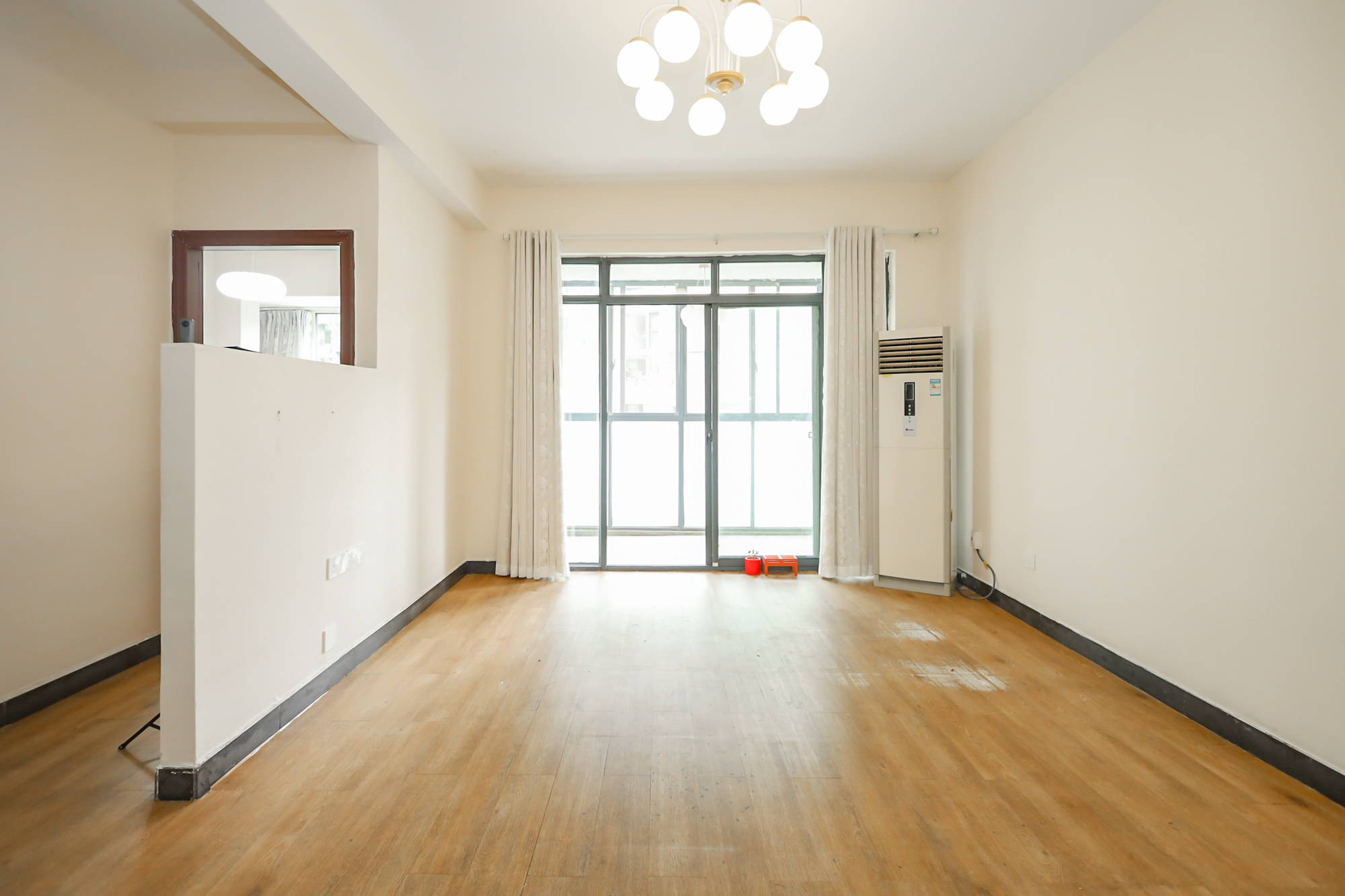 华韵城市海岸(城市水岸苑)  2室2厅1卫    95.0万 华韵城市海岸(城市水岸苑)  2室2厅1卫    95.0万客厅