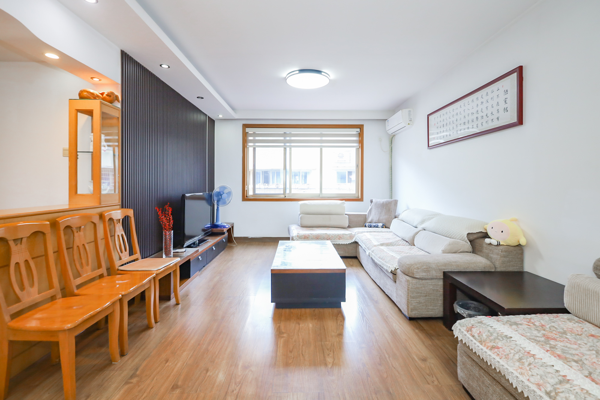 岳银小区(一二三五村)  3室2厅1卫    82.0万 岳银小区(一二三五村)  3室2厅1卫    82.0万