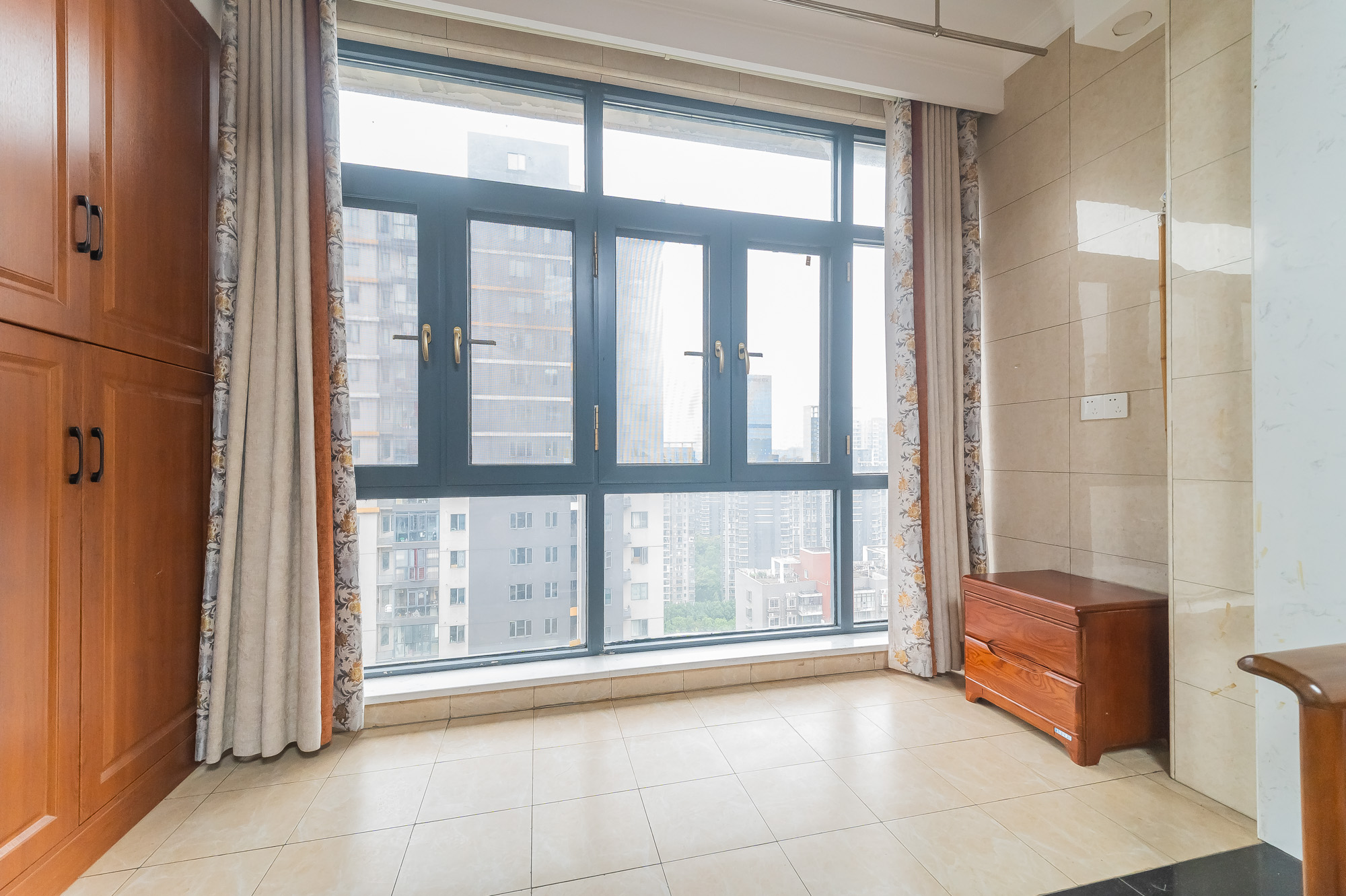 恒基凯旋门三期 3室2厅2卫 120.0万 恒基凯旋门三期 3室2厅2卫 120.0万阳台