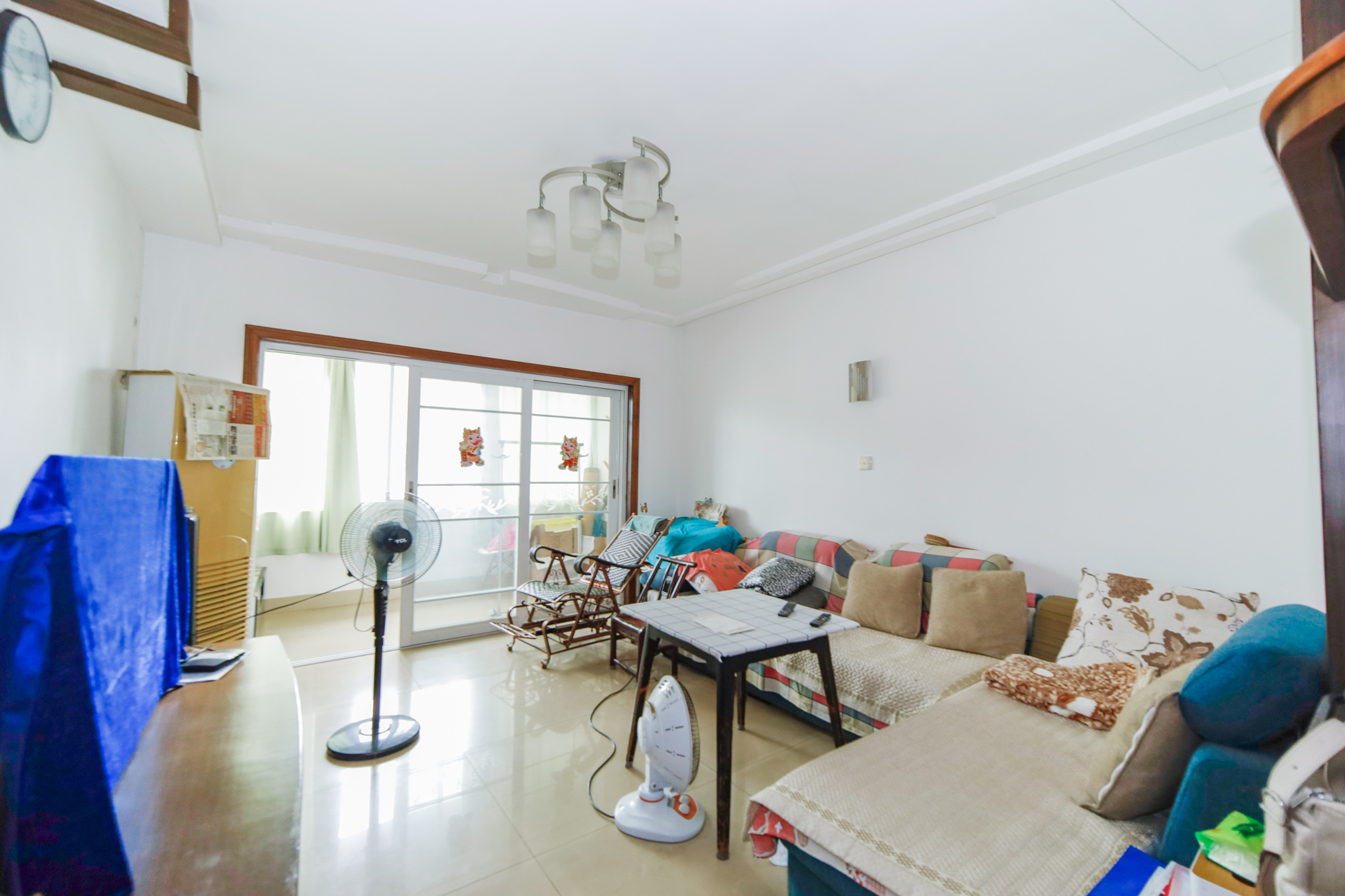 景湾小区(井湾小区) 3室2厅2卫 63.8万 景湾小区(井湾小区) 3室2厅2卫 63.8万客厅