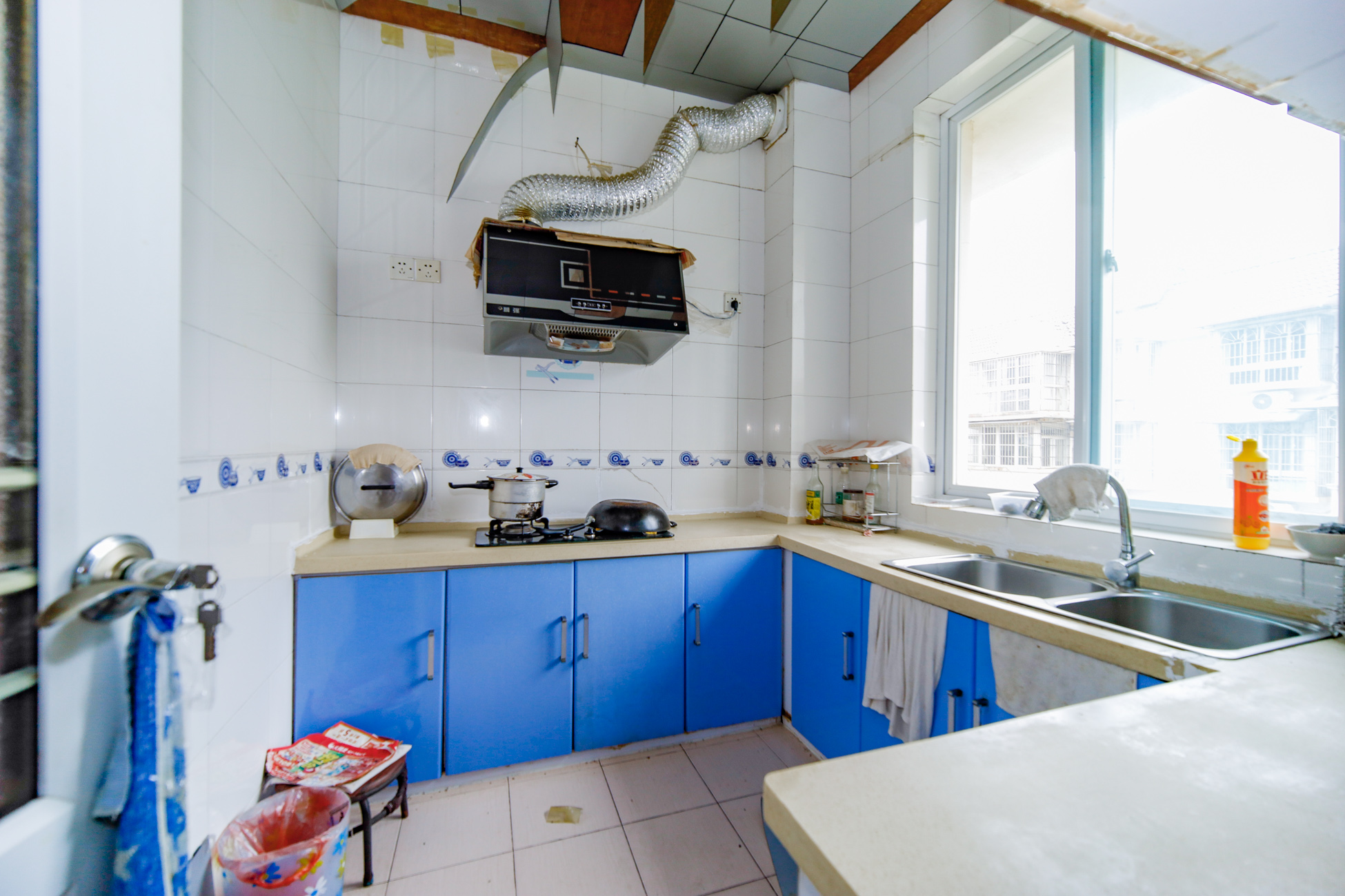 景湾小区(井湾小区) 3室2厅2卫 63.8万 景湾小区(井湾小区) 3室2厅2卫 63.8万厨房