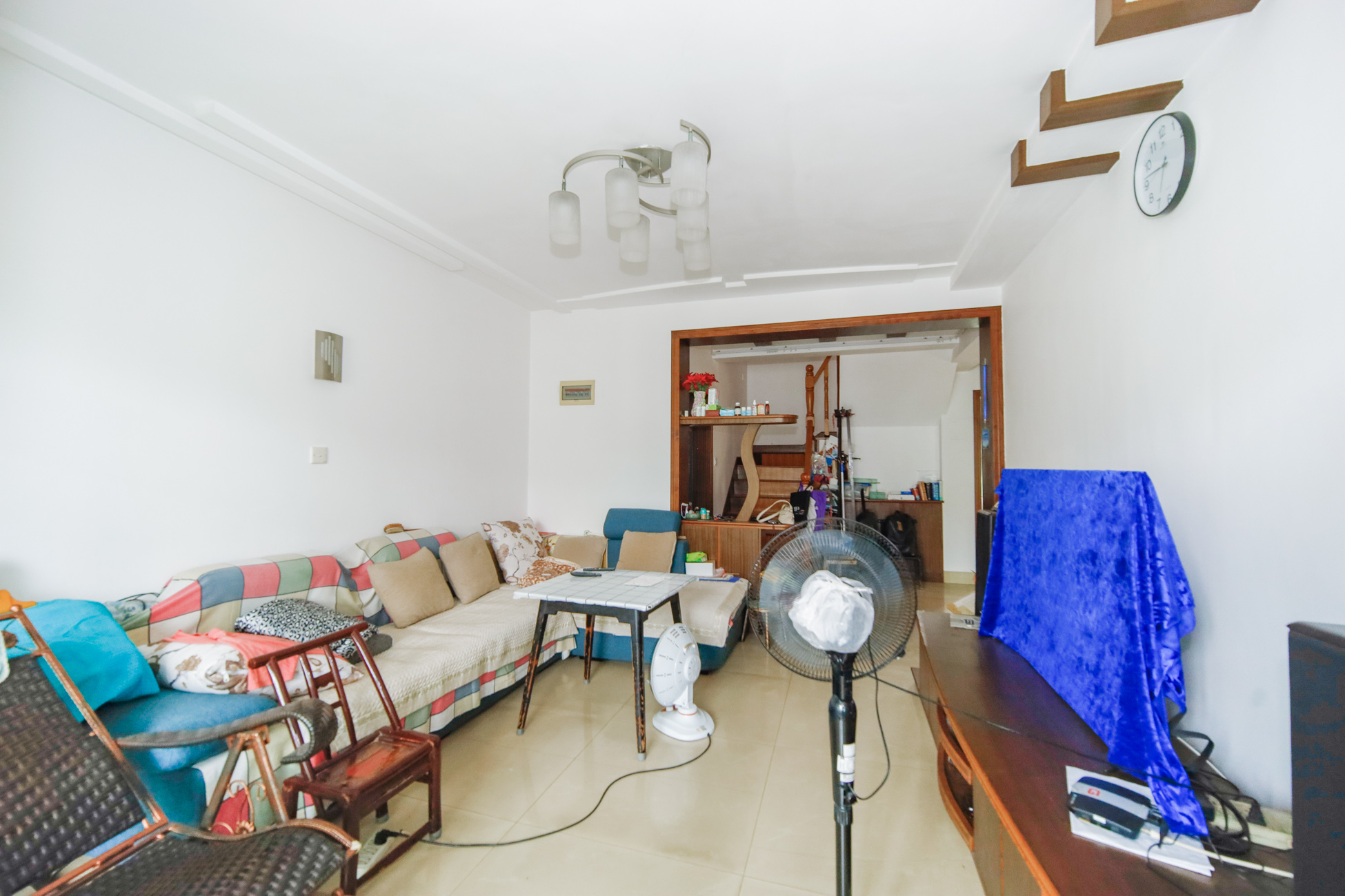 景湾小区(井湾小区) 3室2厅2卫 63.8万 景湾小区(井湾小区) 3室2厅2卫 63.8万客厅