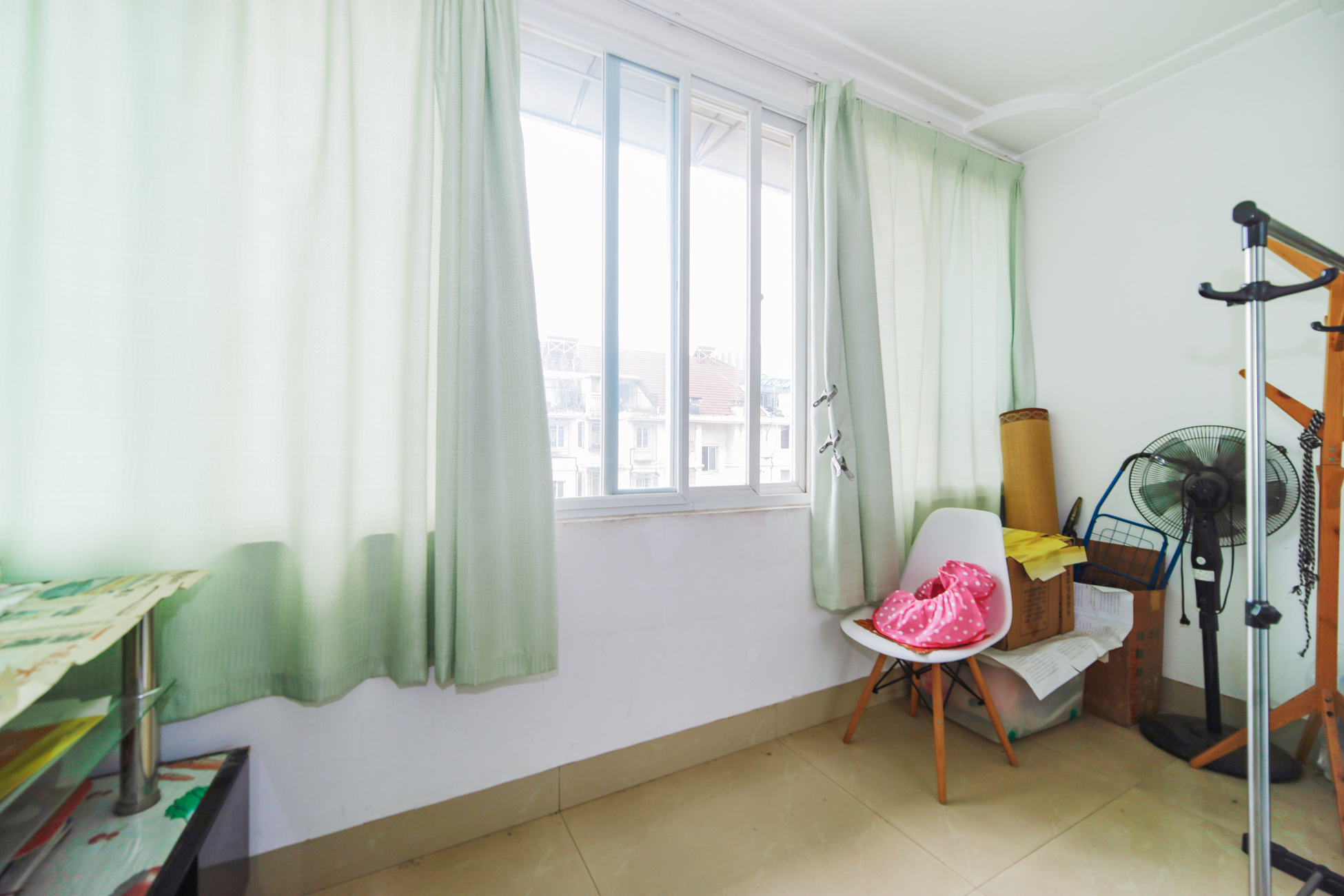 景湾小区(井湾小区) 3室2厅2卫 63.8万 景湾小区(井湾小区) 3室2厅2卫 63.8万阳台