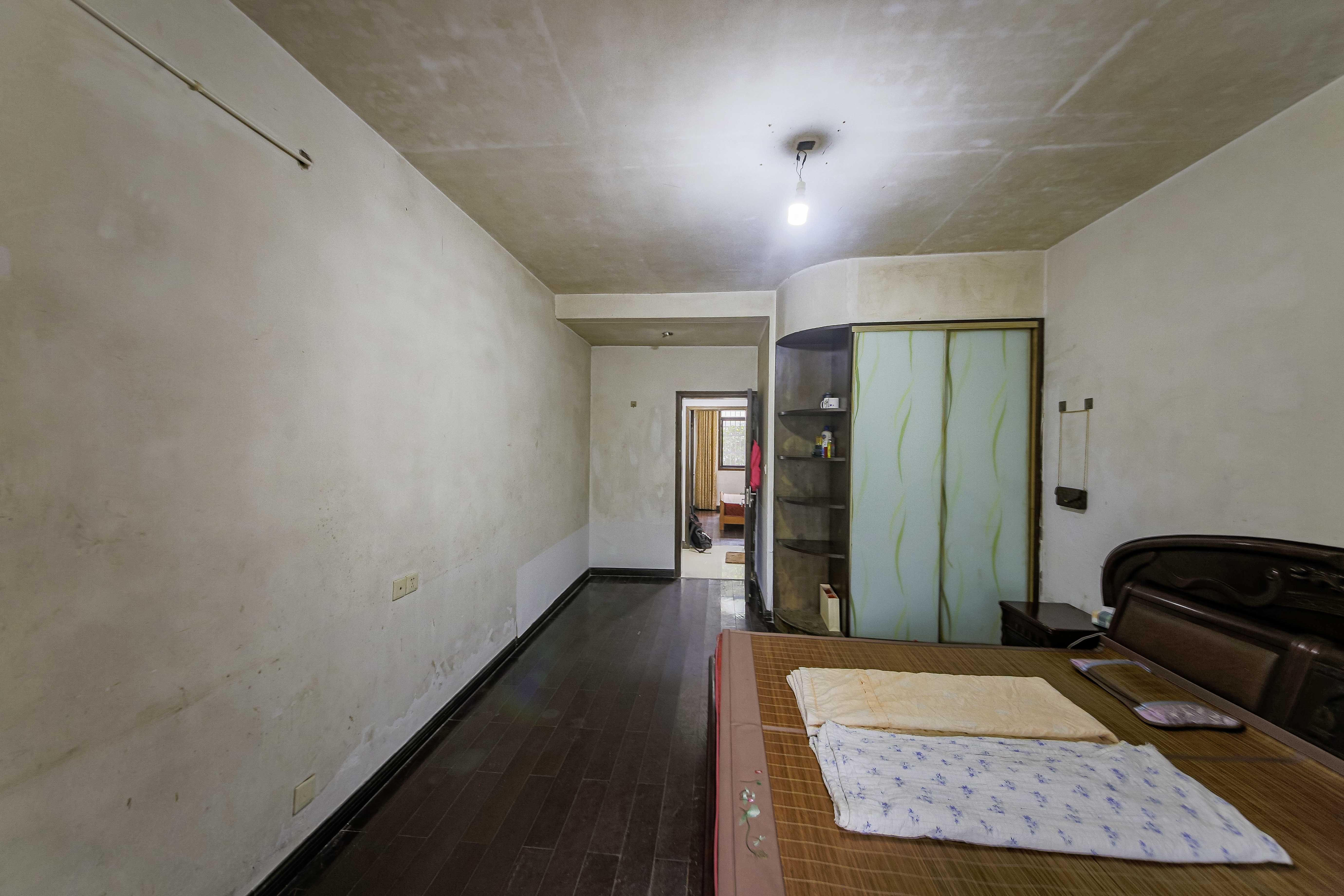 旺坤家园 3室2厅2卫 70.0万 旺坤家园 3室2厅2卫 70.0万卧室