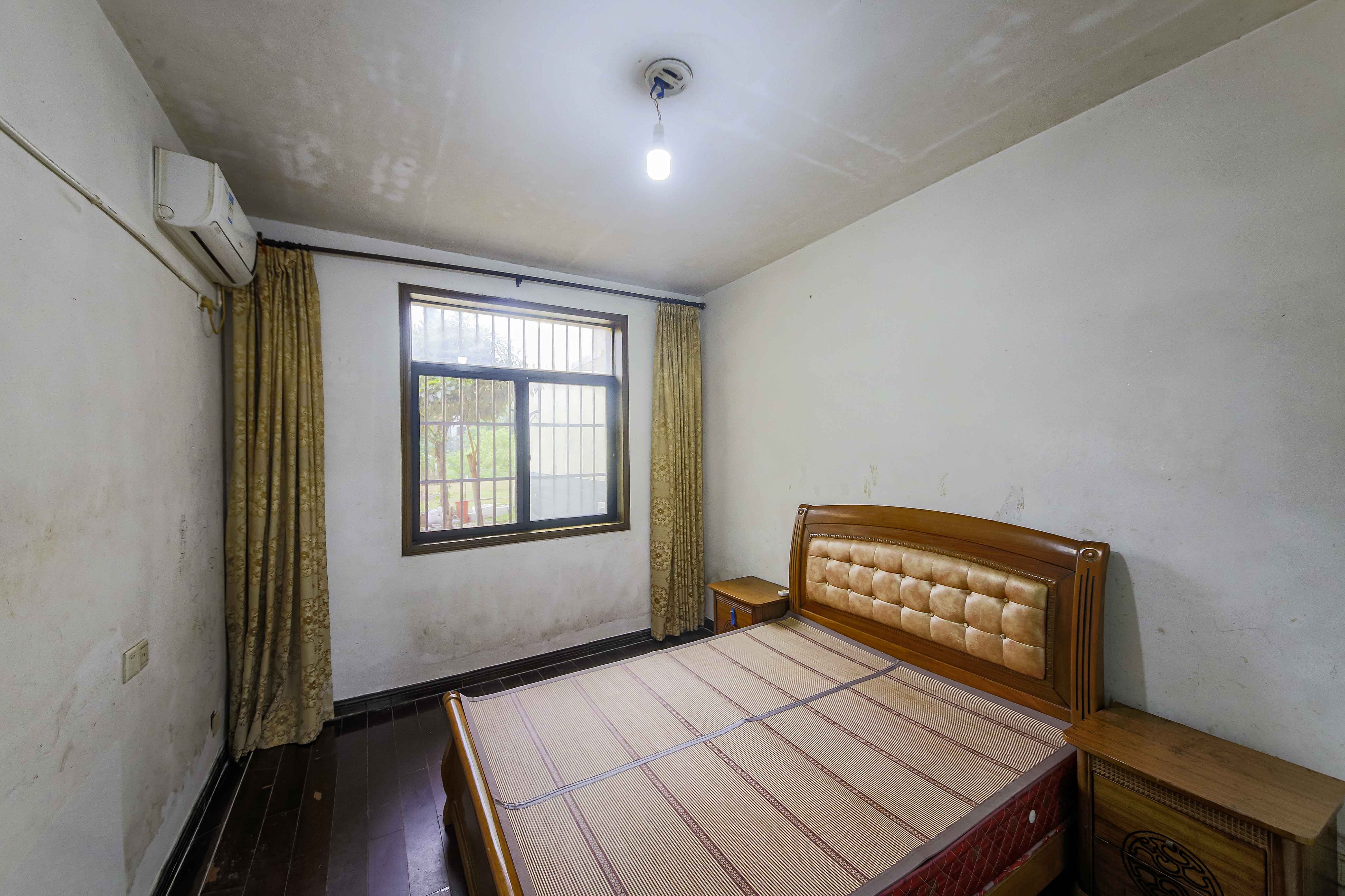 旺坤家园 3室2厅2卫 70.0万 旺坤家园 3室2厅2卫 70.0万卧室