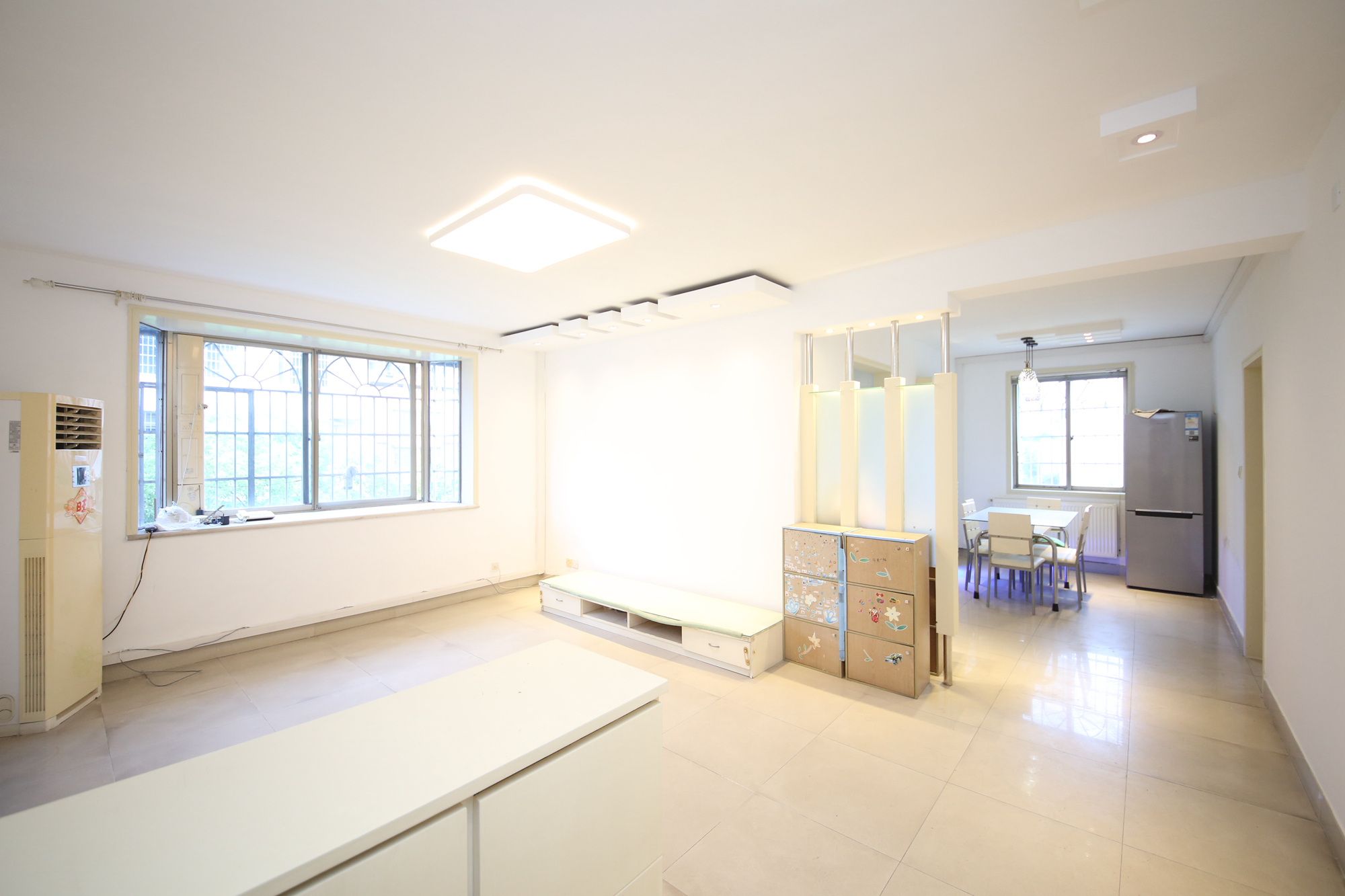 东南明苑  3室2厅2卫    69.8万客厅