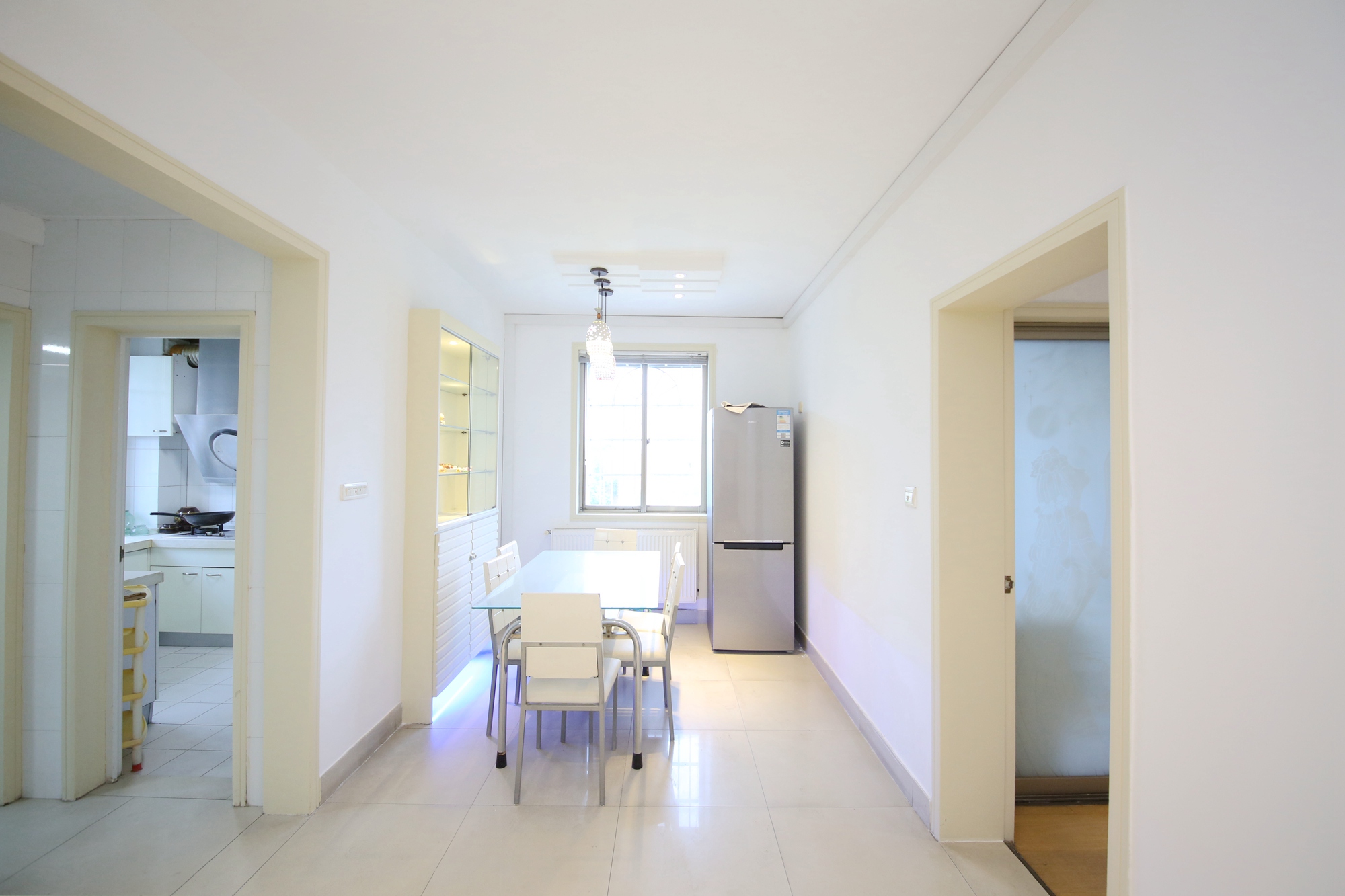 东南明苑  3室2厅2卫    69.8万客厅