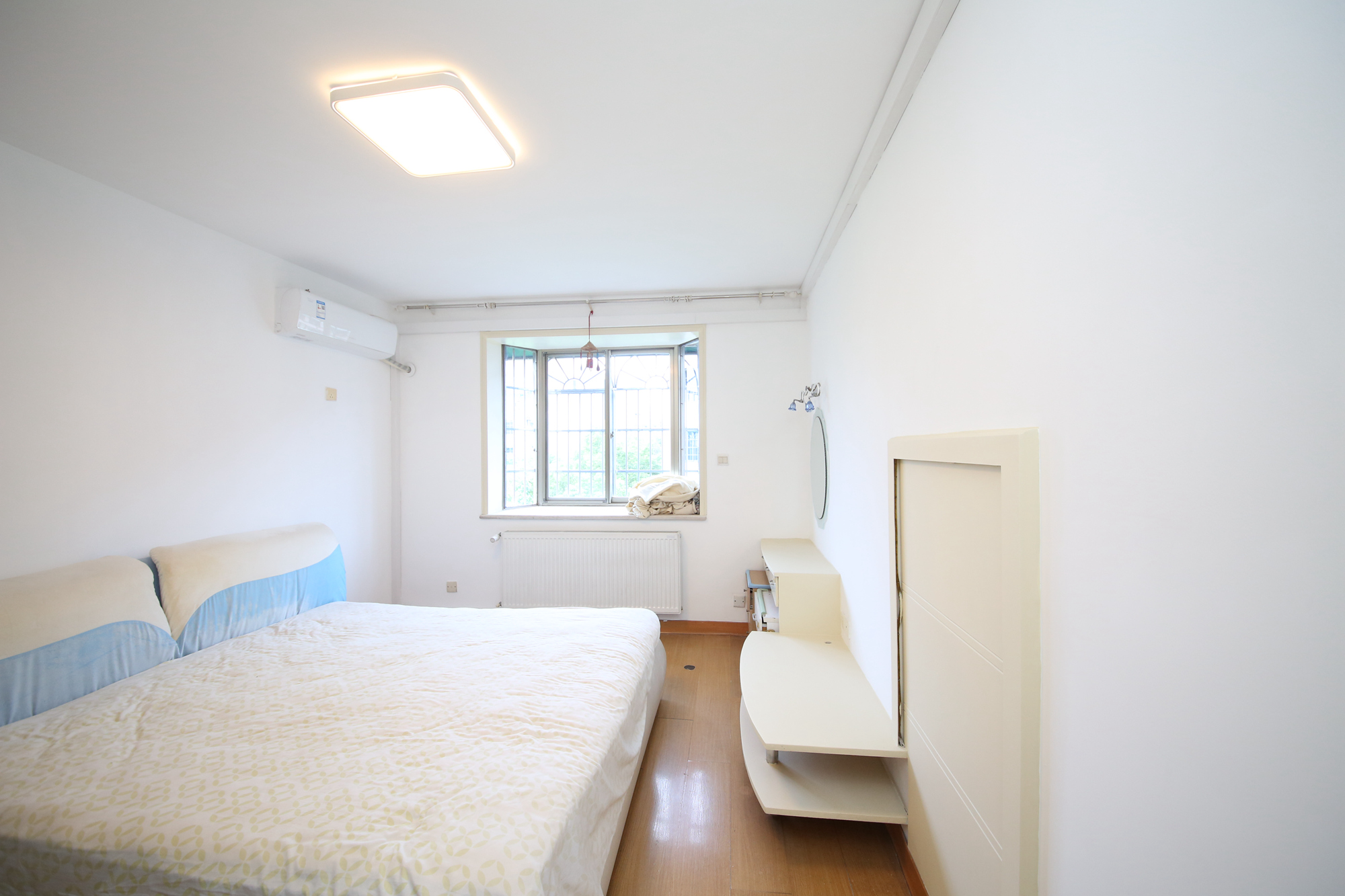 东南明苑  3室2厅2卫    69.8万卧室