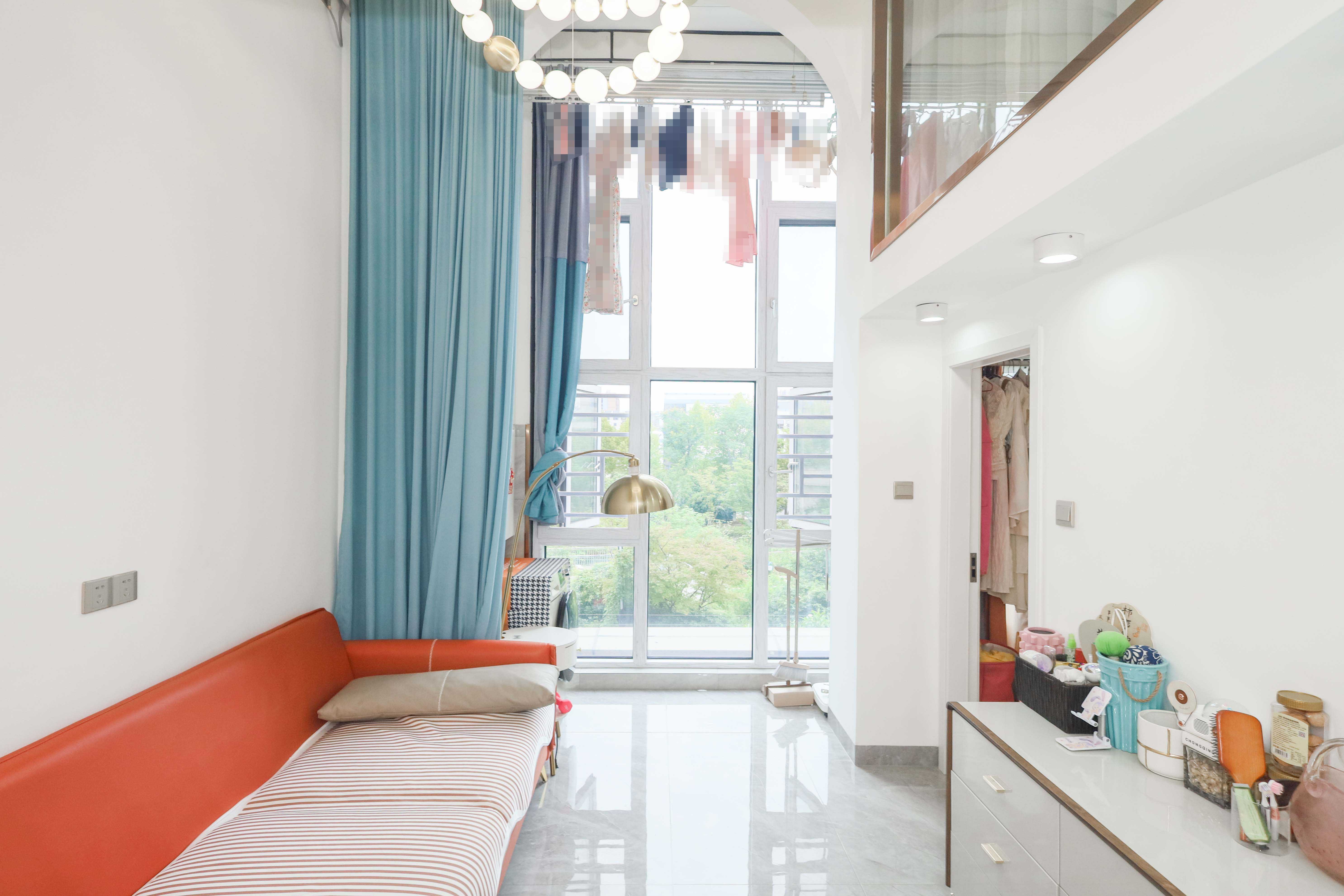 万科金色梦想B区  2室2厅2卫    60.0万 万科金色梦想B区  2室2厅2卫    60.0万客厅